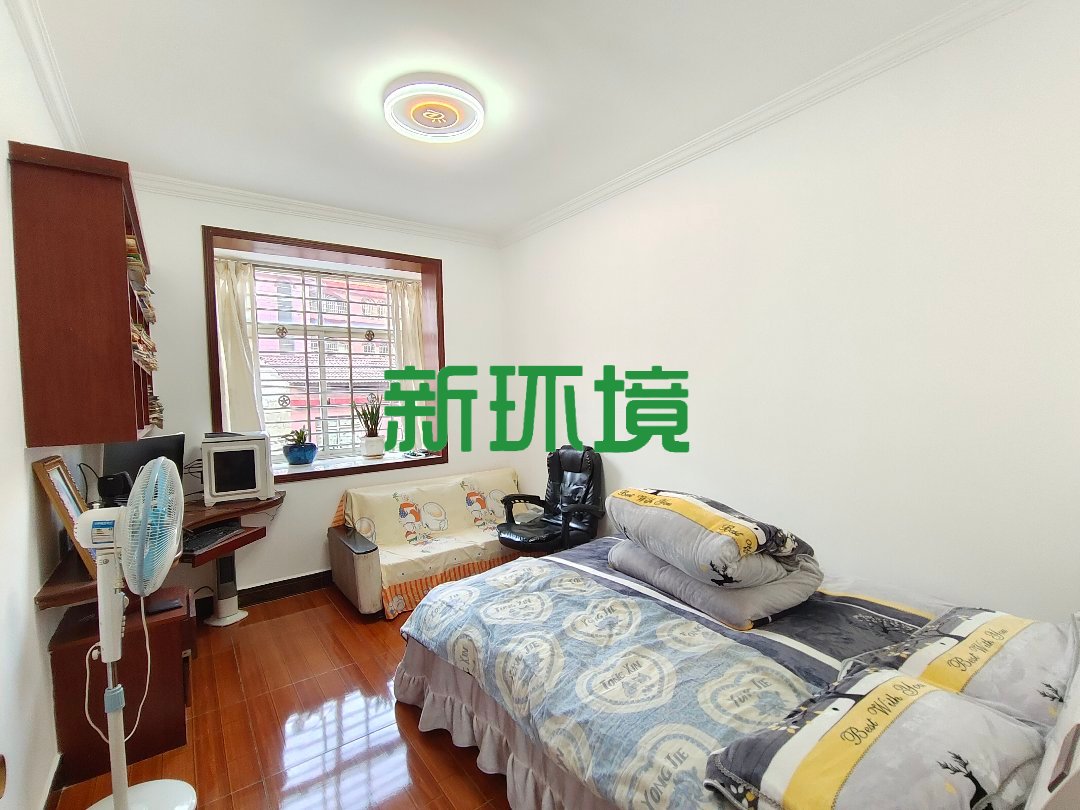 华宇新村  3室2厅2卫   73.80万客厅