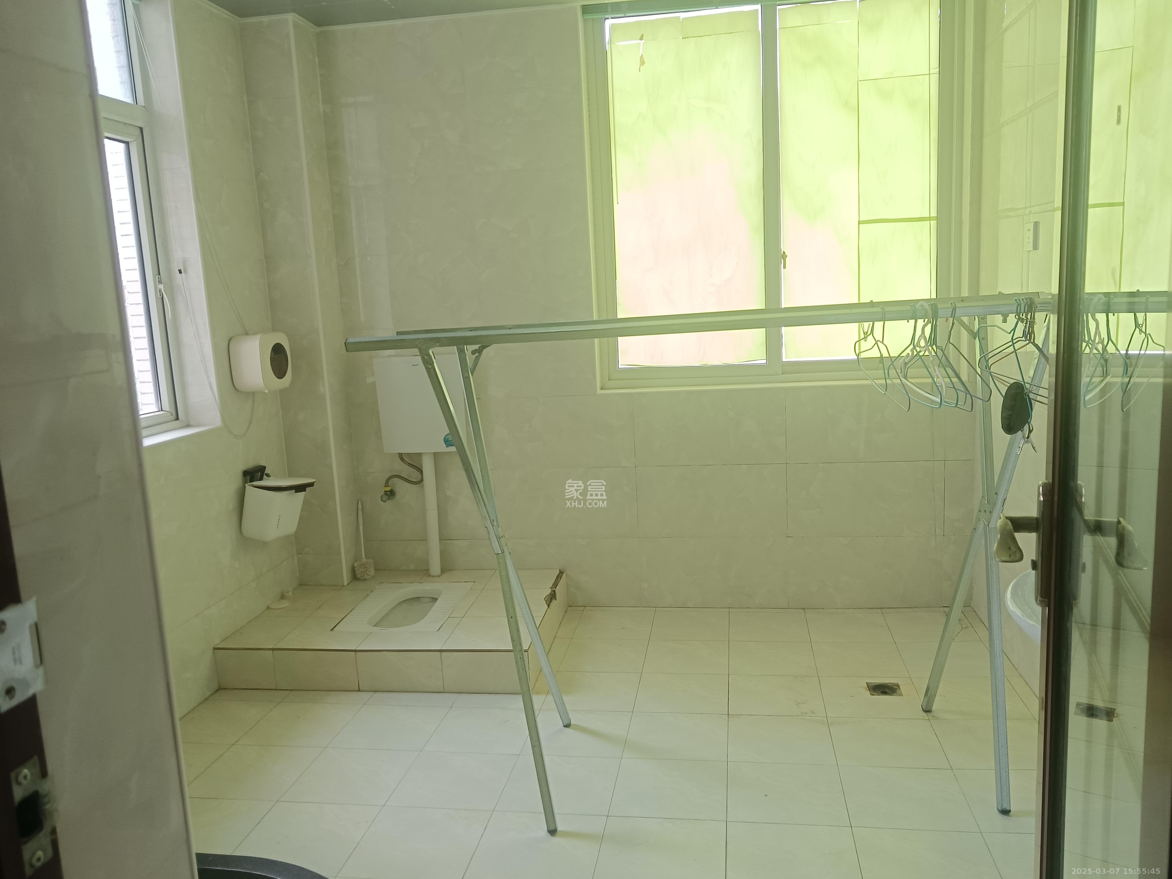 华银天际 3室2厅2卫 2500.0元/月 华银天际 3室2厅2卫 2500.0元/月室内图