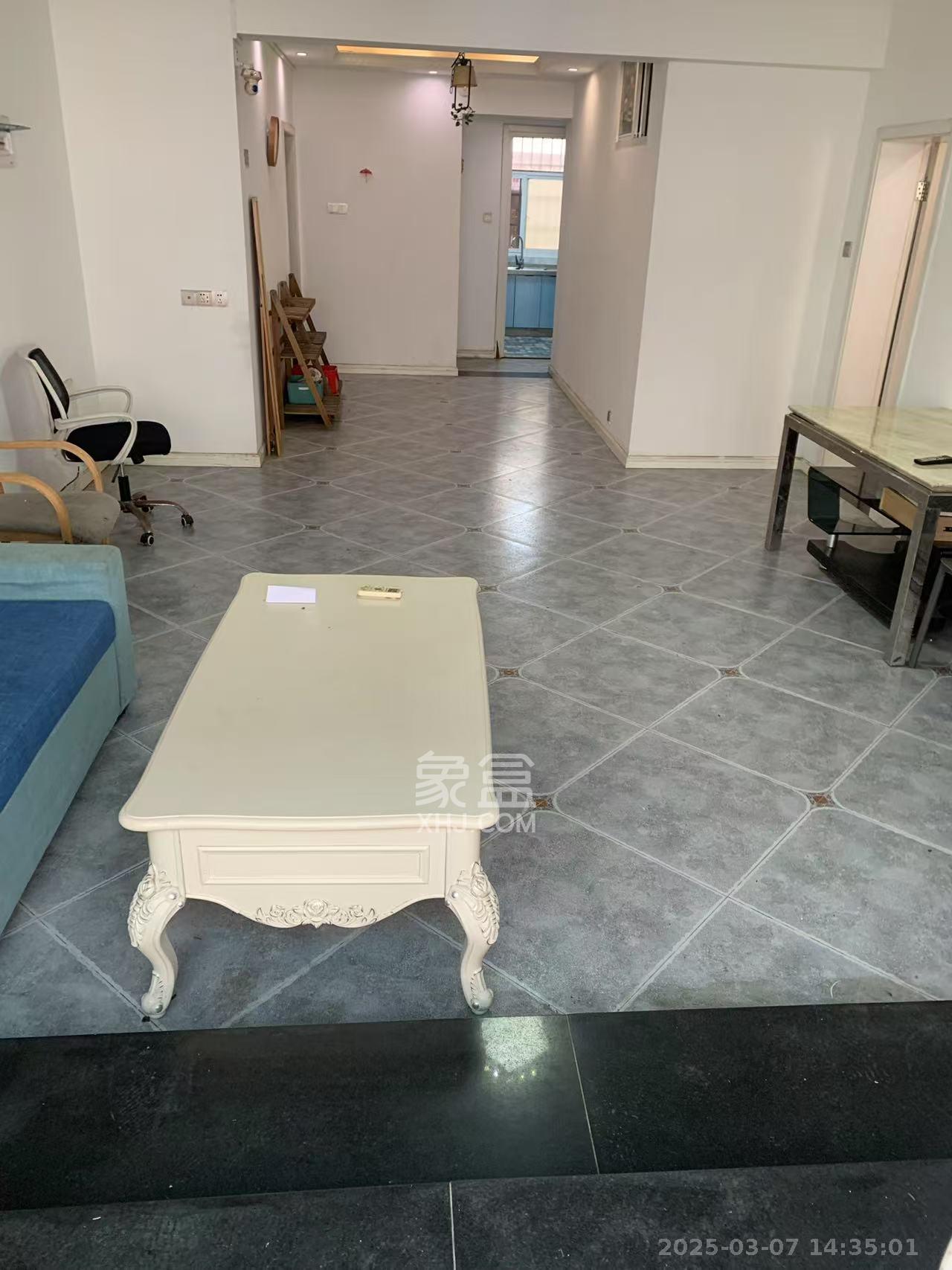 海华嘉园 5室2厅2卫 3500.0元/月 海华嘉园 5室2厅2卫 3500.0元/月室内图