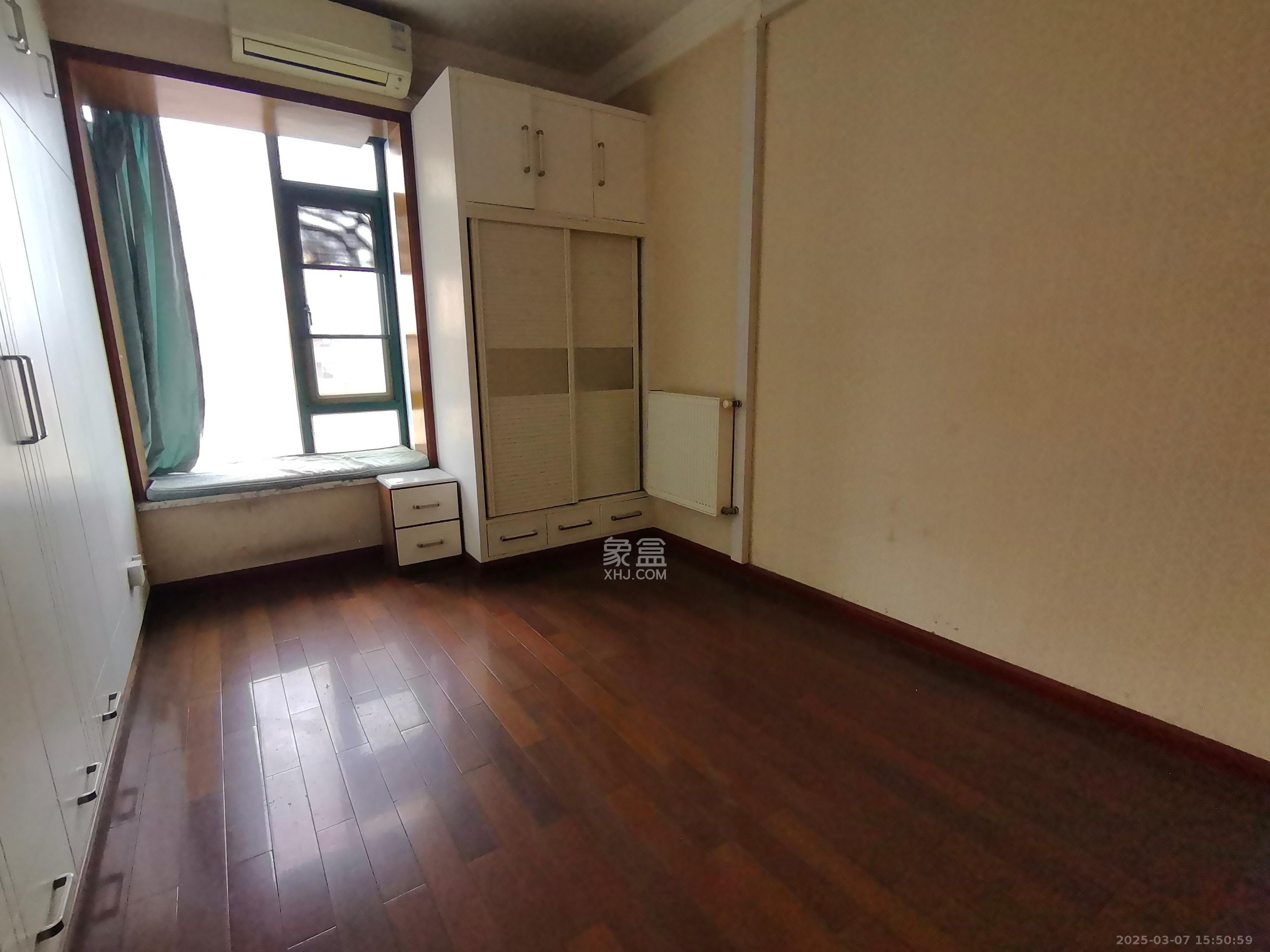 金色华庭  3室2厅2卫    4200.0元/月 金色华庭  3室2厅2卫    4200.0元/月室内图