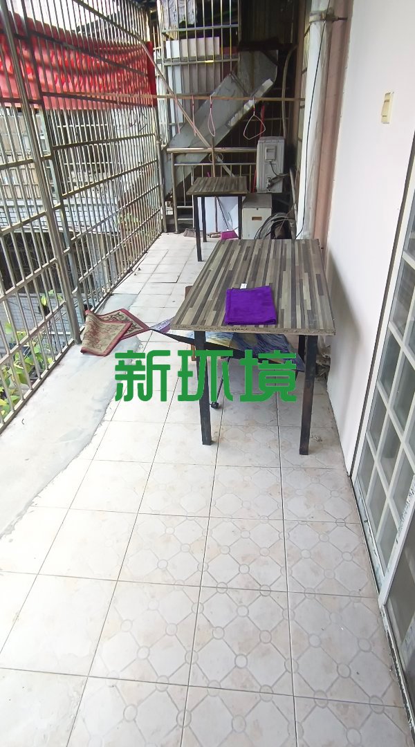 颐乐新村南苑 4室2厅2卫 65.0万 颐乐新村南苑 4室2厅2卫 65.0万客厅