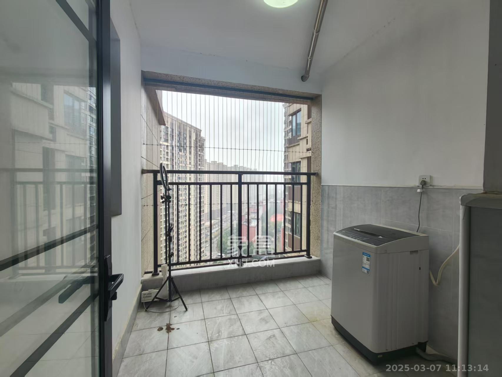 融创融公馆(融创臻苑)  3室2厅2卫    2500.0元/月 融创融公馆(融创臻苑)  3室2厅2卫    2500.0元/月室内图