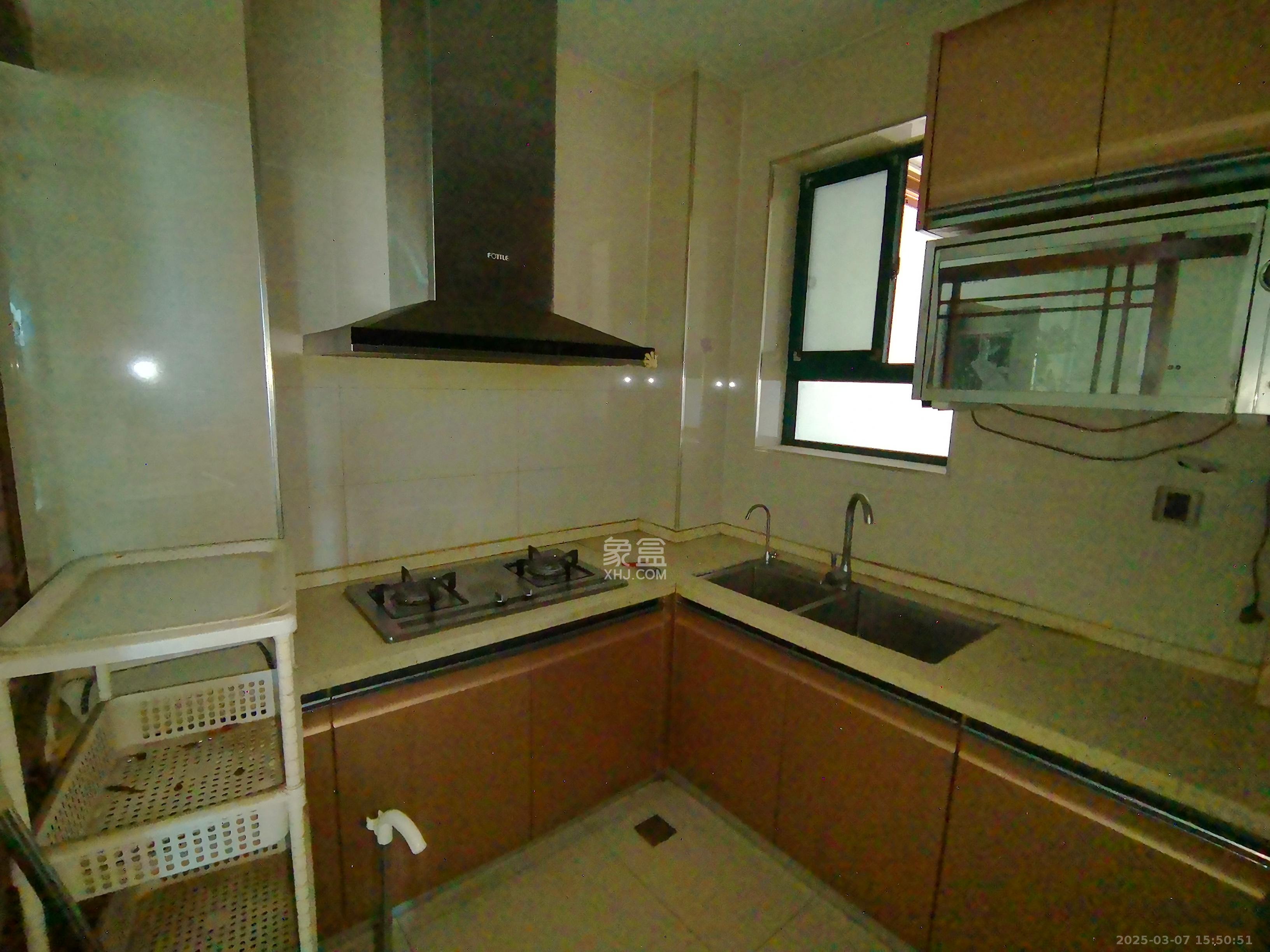 金色华庭  3室2厅2卫    4200.0元/月 金色华庭  3室2厅2卫    4200.0元/月室内图