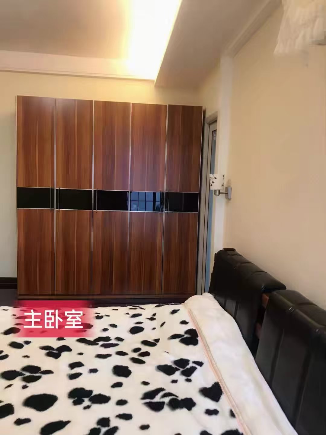 逸臣桃源 3室2厅2卫 2333.00元/月 逸臣桃源 3室2厅2卫 2333.00元/月室内图