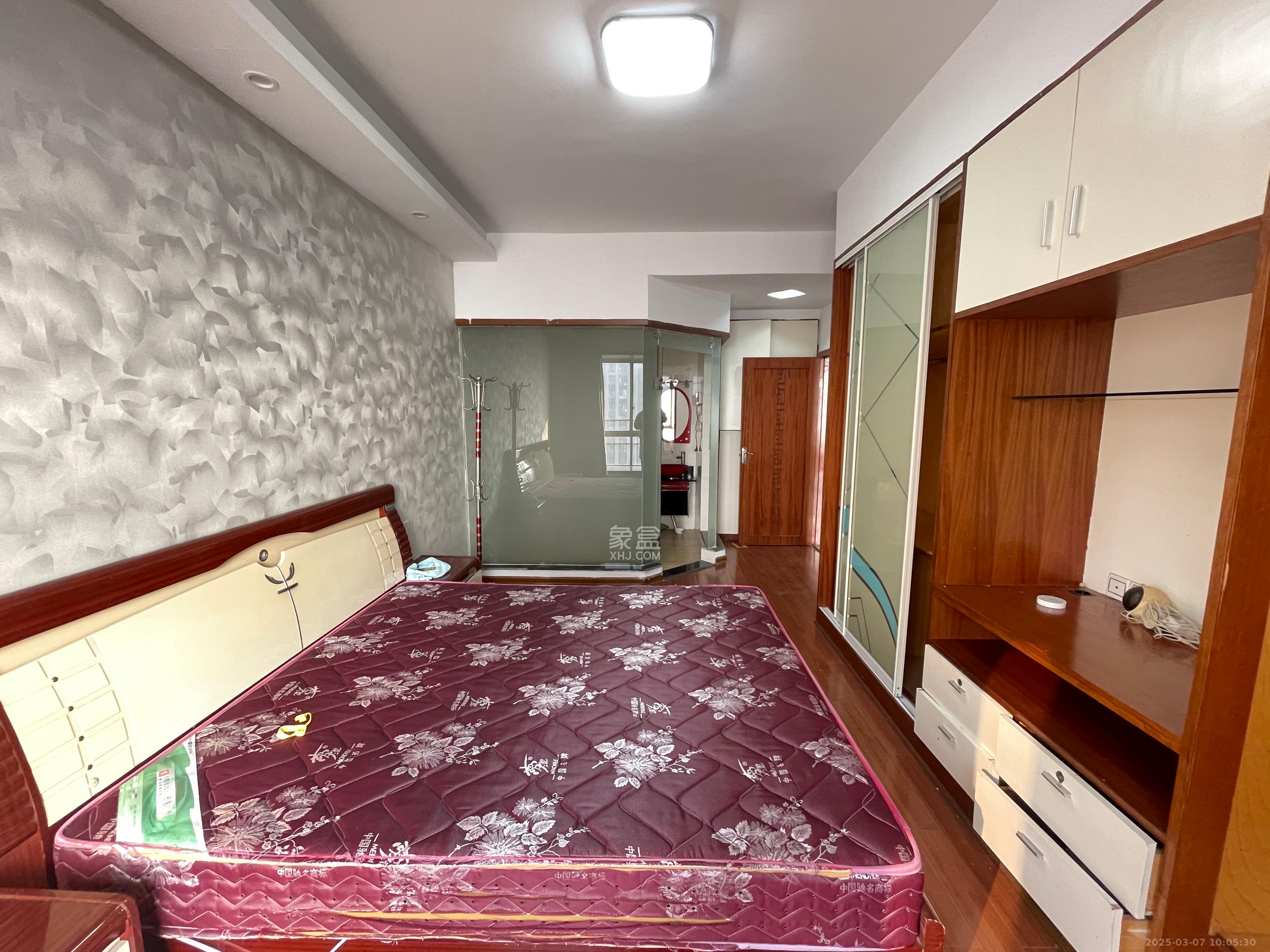 雄海花园  3室2厅2卫   2800.00元/月室内图