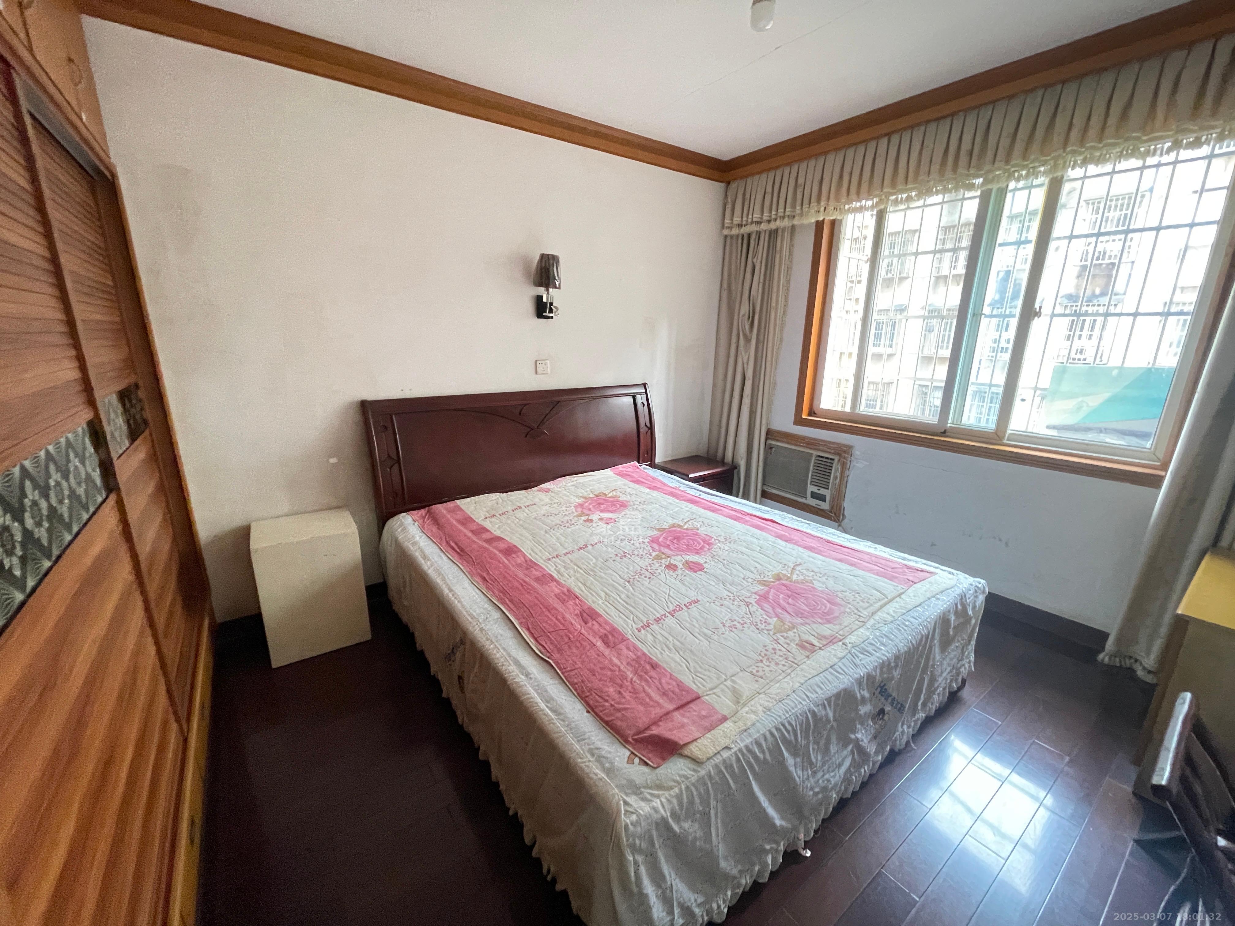 天鸿小区  2室2厅1卫   1600.00元/月室内图