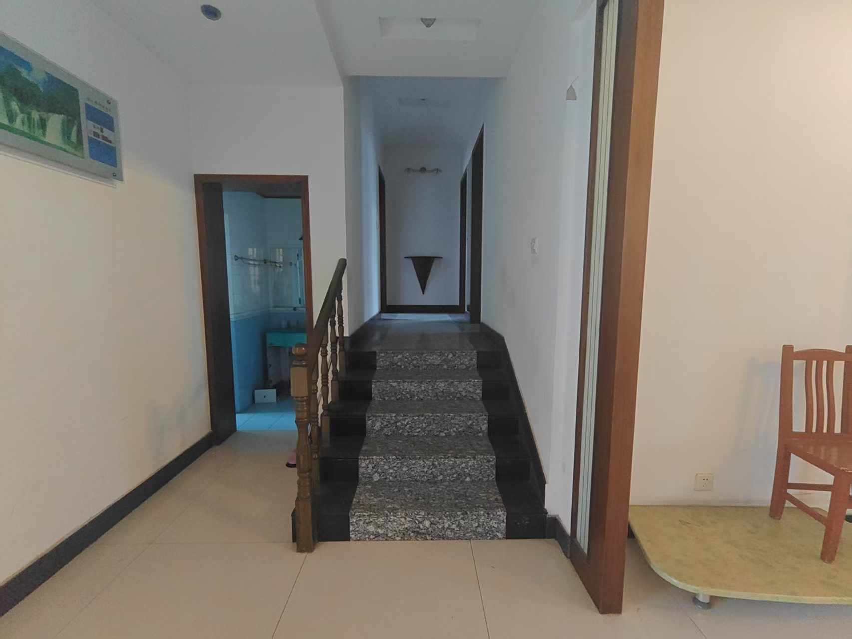 金山花园  3室1厅2卫    1000.0元/月 金山花园  3室1厅2卫    1000.0元/月室内图