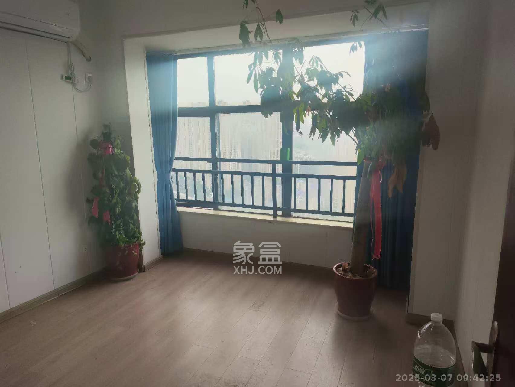 钱隆樽品(一、二、三期) 2室2厅1卫 4000.0元/月 钱隆樽品(一、二、三期) 2室2厅1卫 4000.0元/月室内图