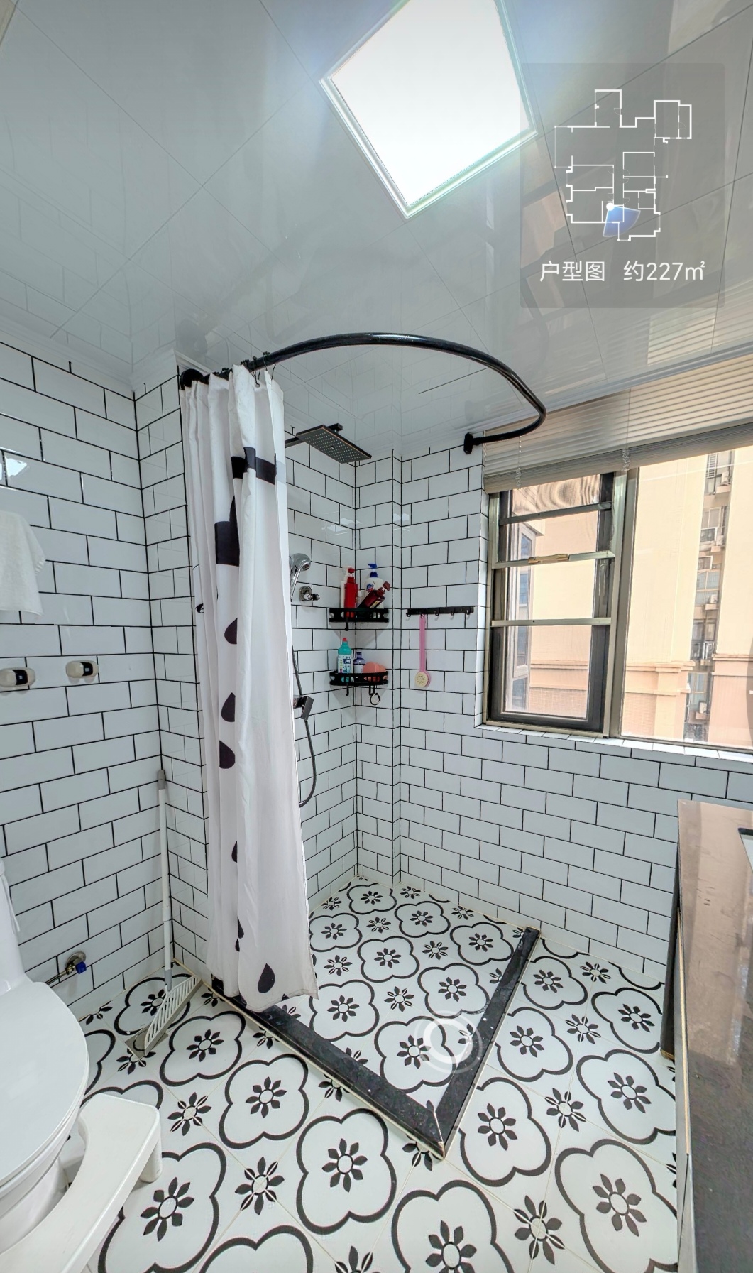 天鹅湾  4室2厅3卫    515.0万 天鹅湾  4室2厅3卫    515.0万客厅