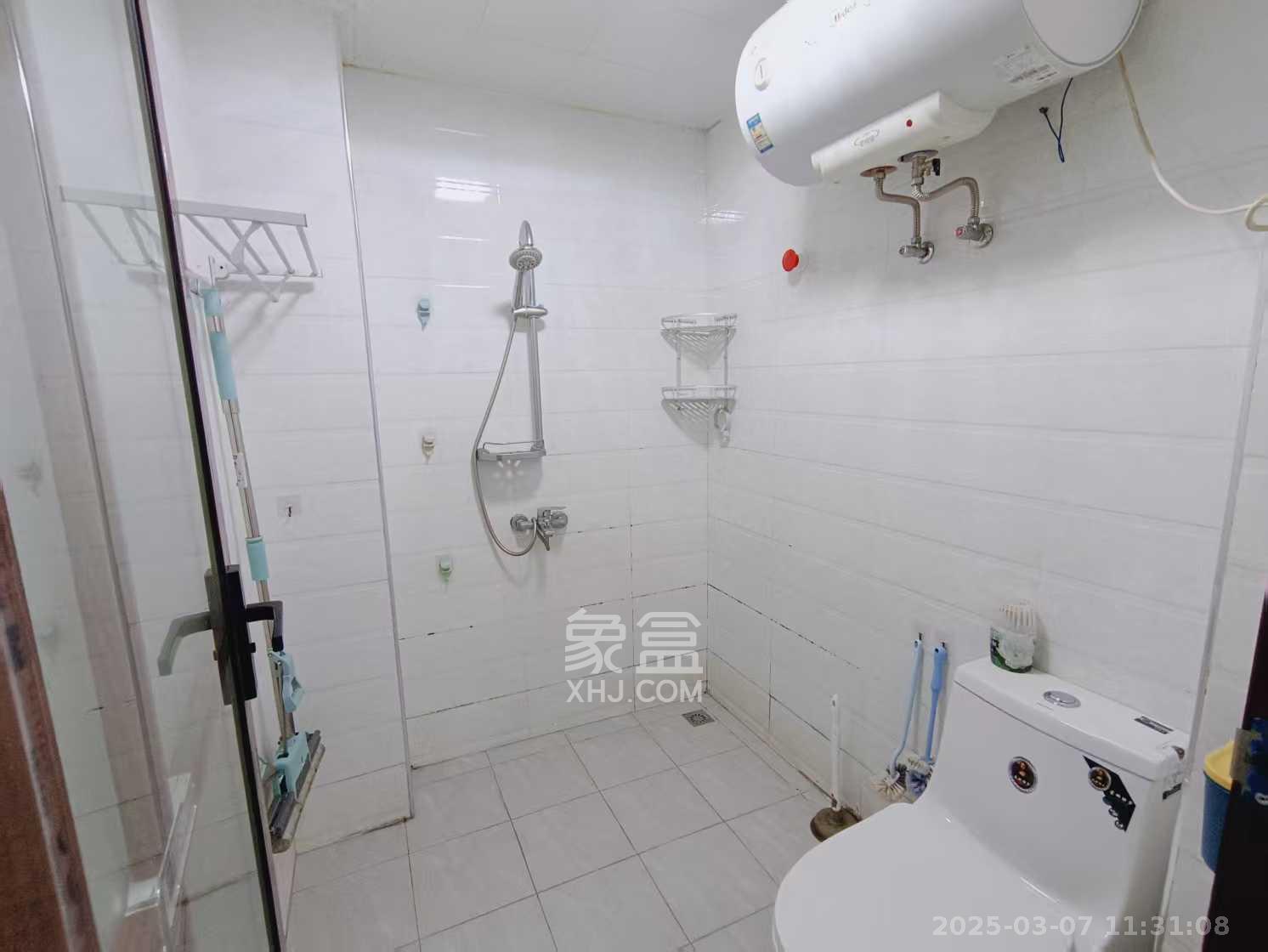 阳光100三期  2室2厅1卫   2600.00元/月室内图