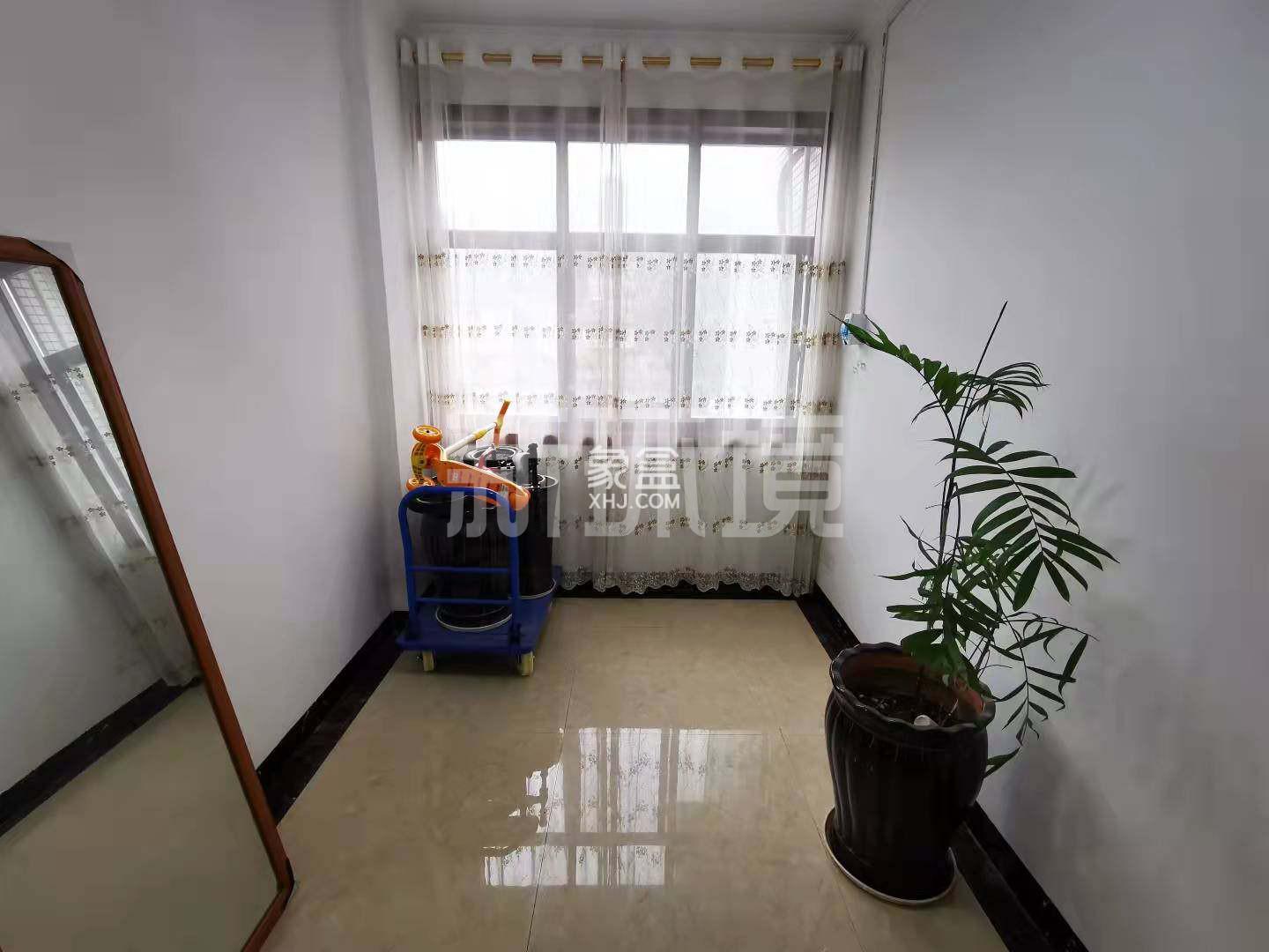 山城上品  4室2厅2卫   110.00万客厅