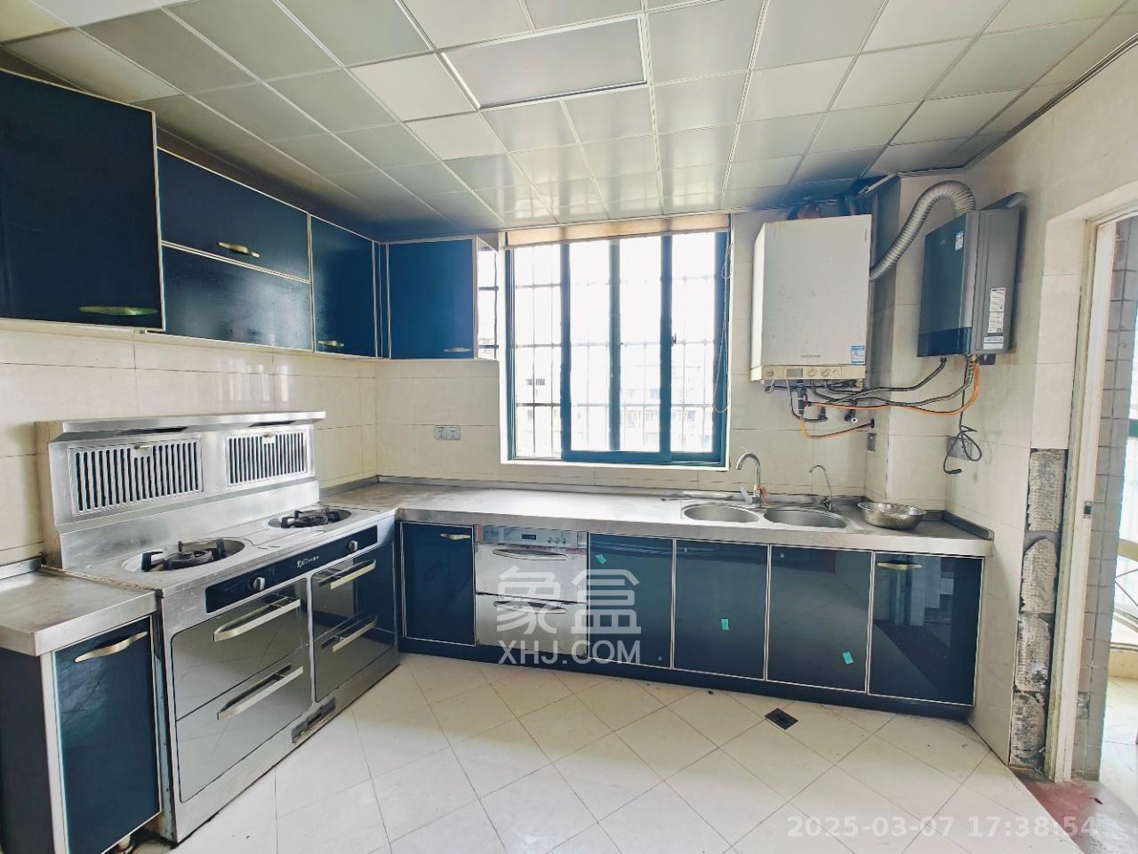 凯乐湘园 7室3厅3卫 5000.0元/月 凯乐湘园 7室3厅3卫 5000.0元/月室内图