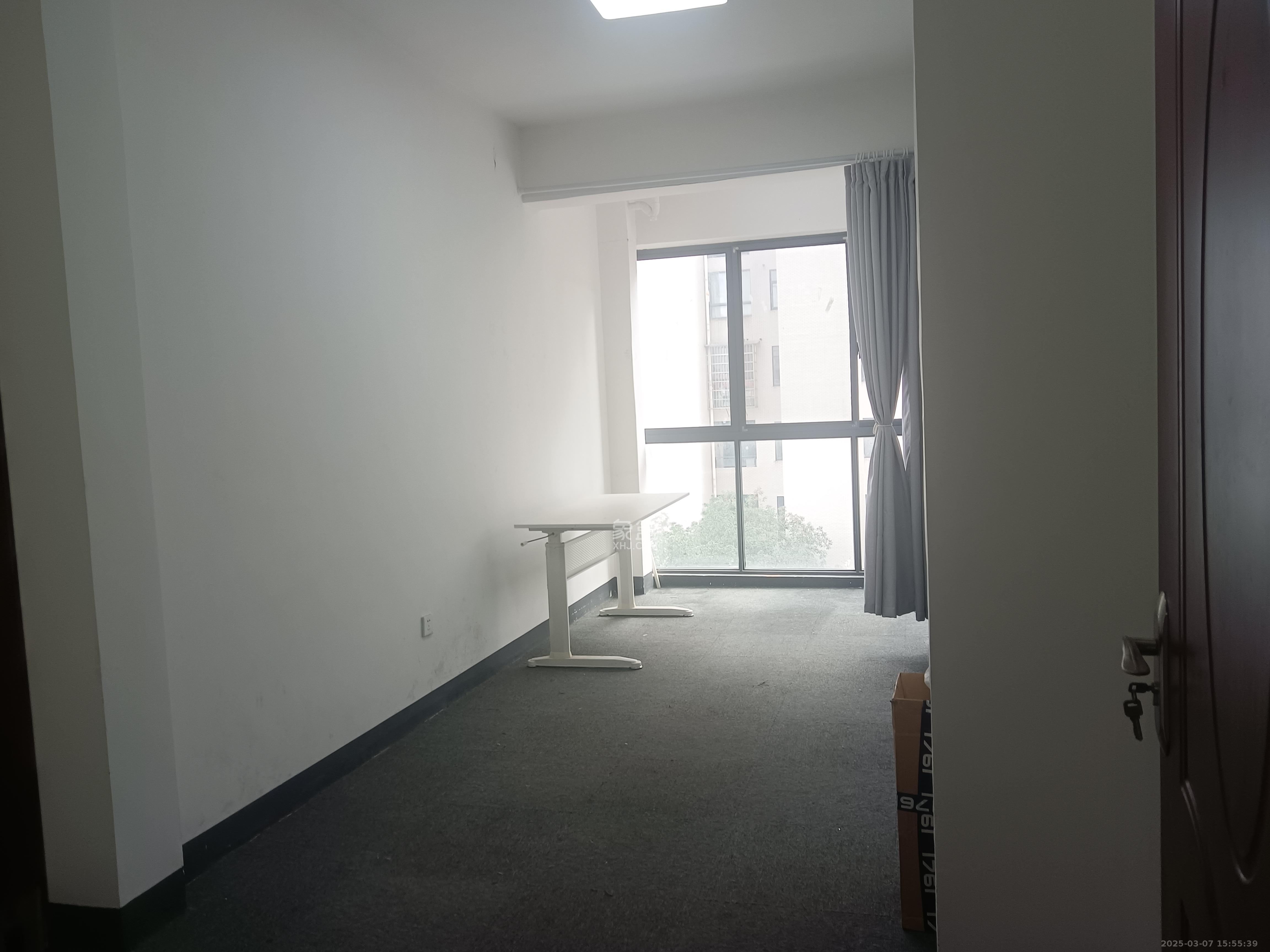 华银天际 3室2厅2卫 2500.0元/月 华银天际 3室2厅2卫 2500.0元/月室内图