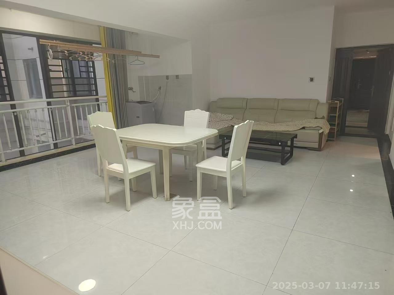 荣泰广场  3室2厅1卫   2300.00元/月