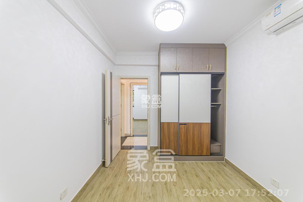 中建芙蓉嘉苑 4室2厅2卫 2800.0元/月 中建芙蓉嘉苑 4室2厅2卫 2800.0元/月室内图