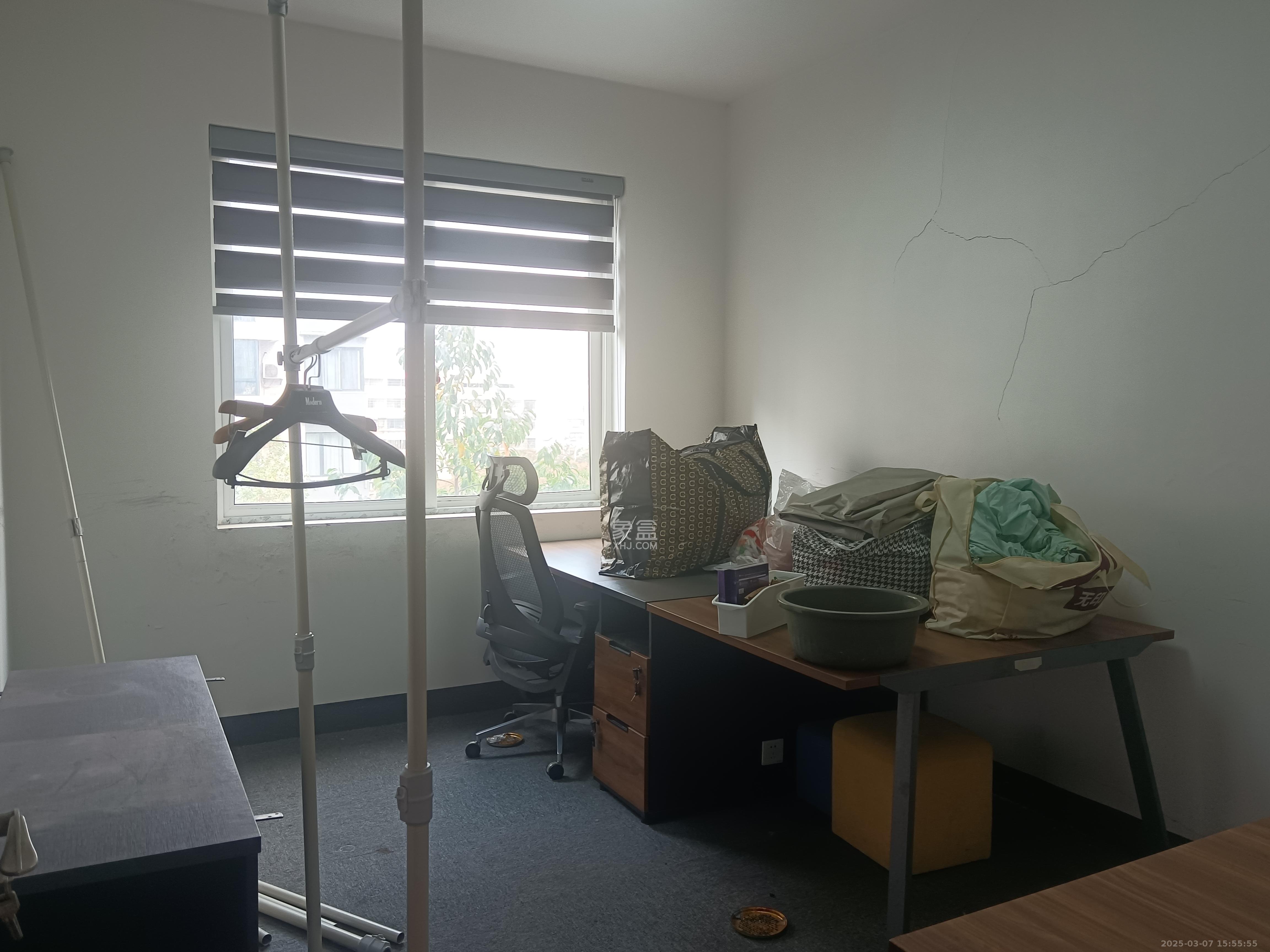 华银天际 3室2厅2卫 2500.0元/月 华银天际 3室2厅2卫 2500.0元/月室内图