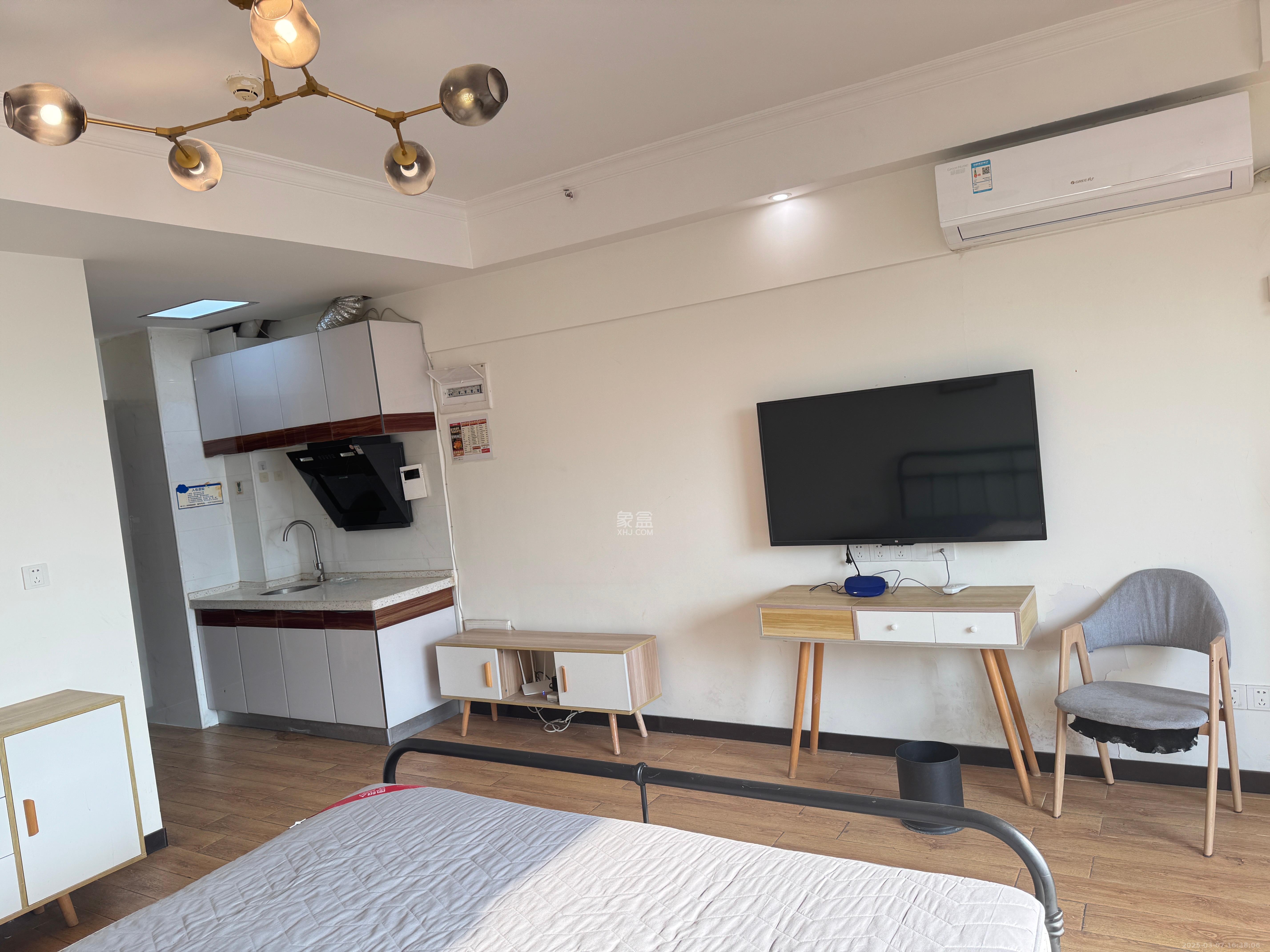 中交里城  1室1厅1卫   1400.00元/月室内图