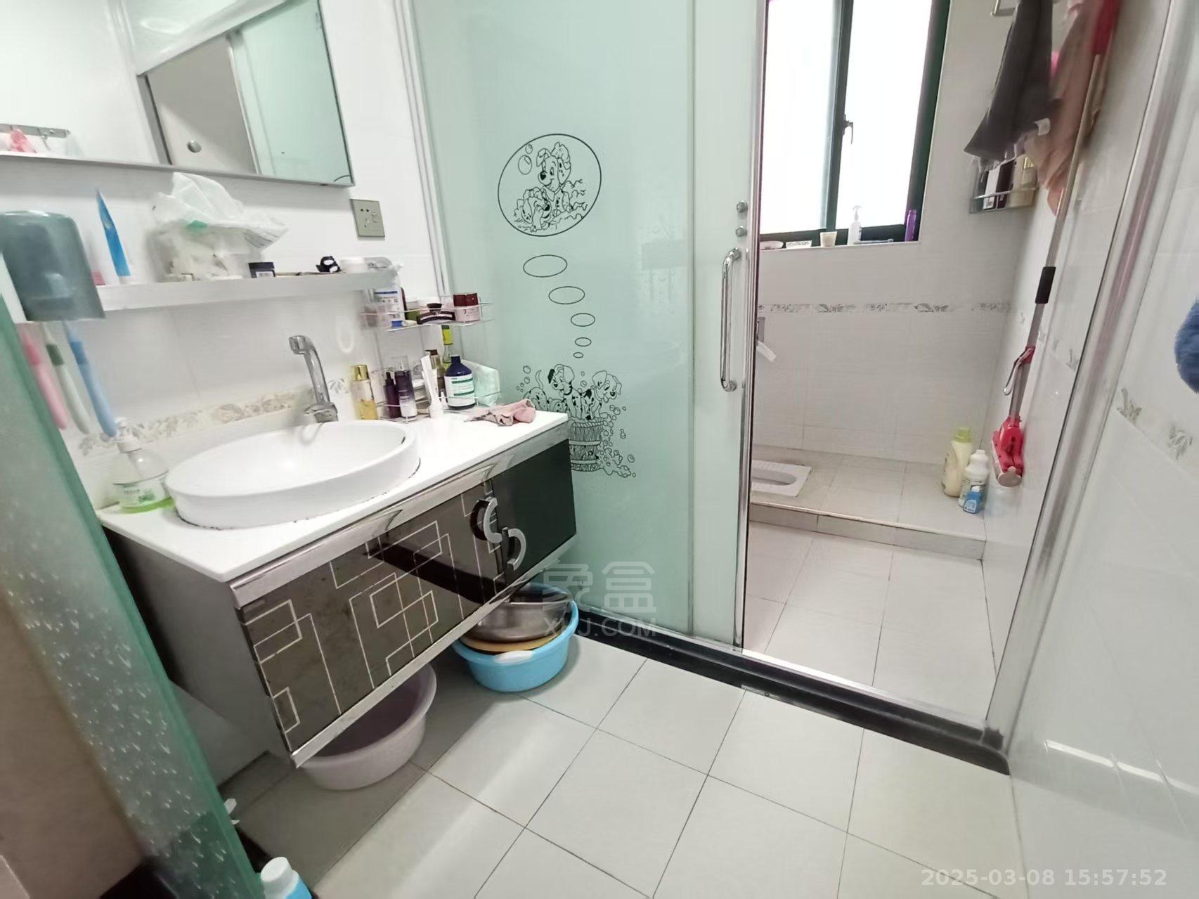 经世皇城 3室2厅2卫 2200.0元/月 经世皇城 3室2厅2卫 2200.0元/月室内图