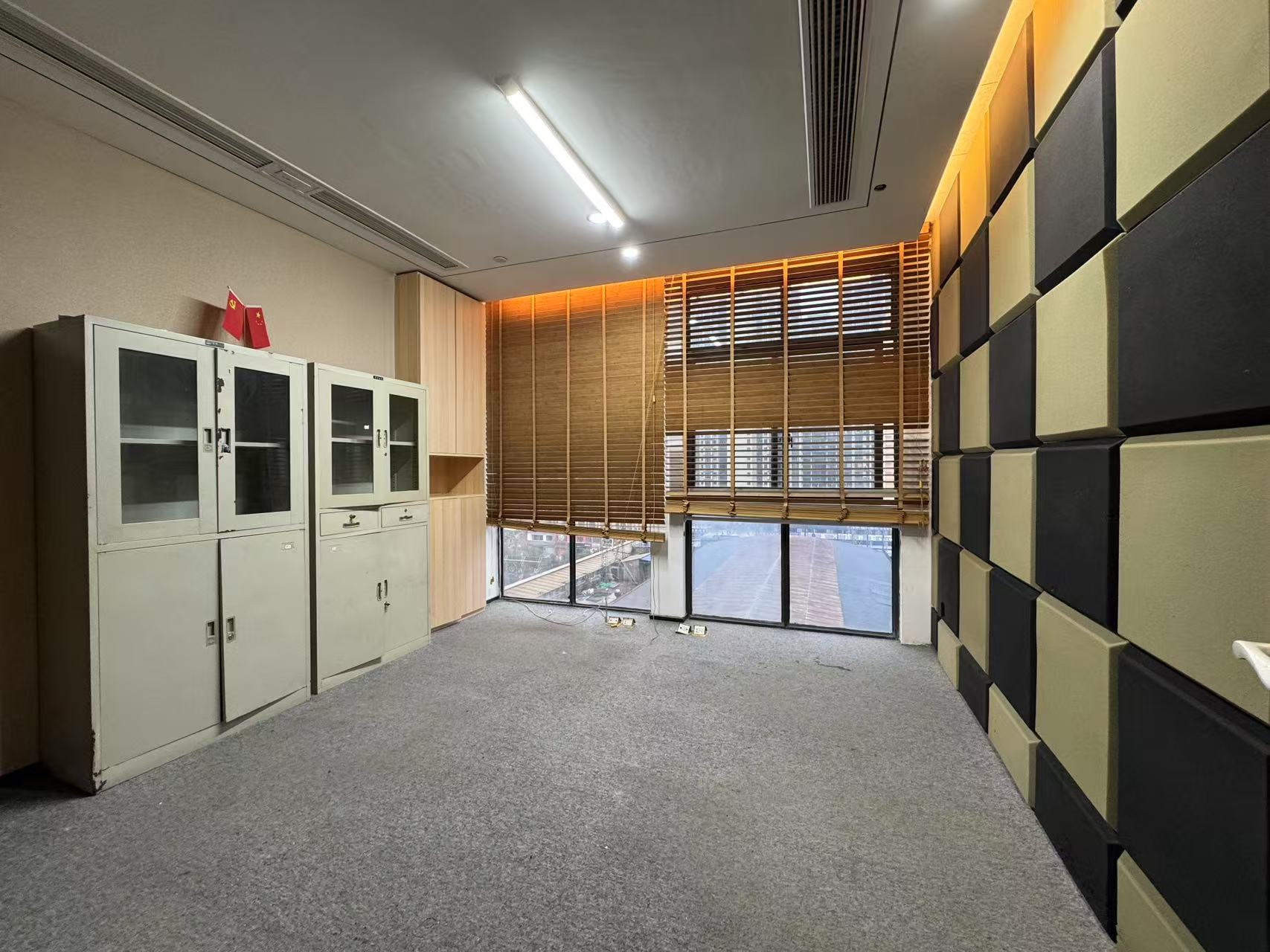 融冠亲城50写字楼 2室1厅0卫 7500.0元/月 融冠亲城50写字楼 2室1厅0卫 7500.0元/月室内图