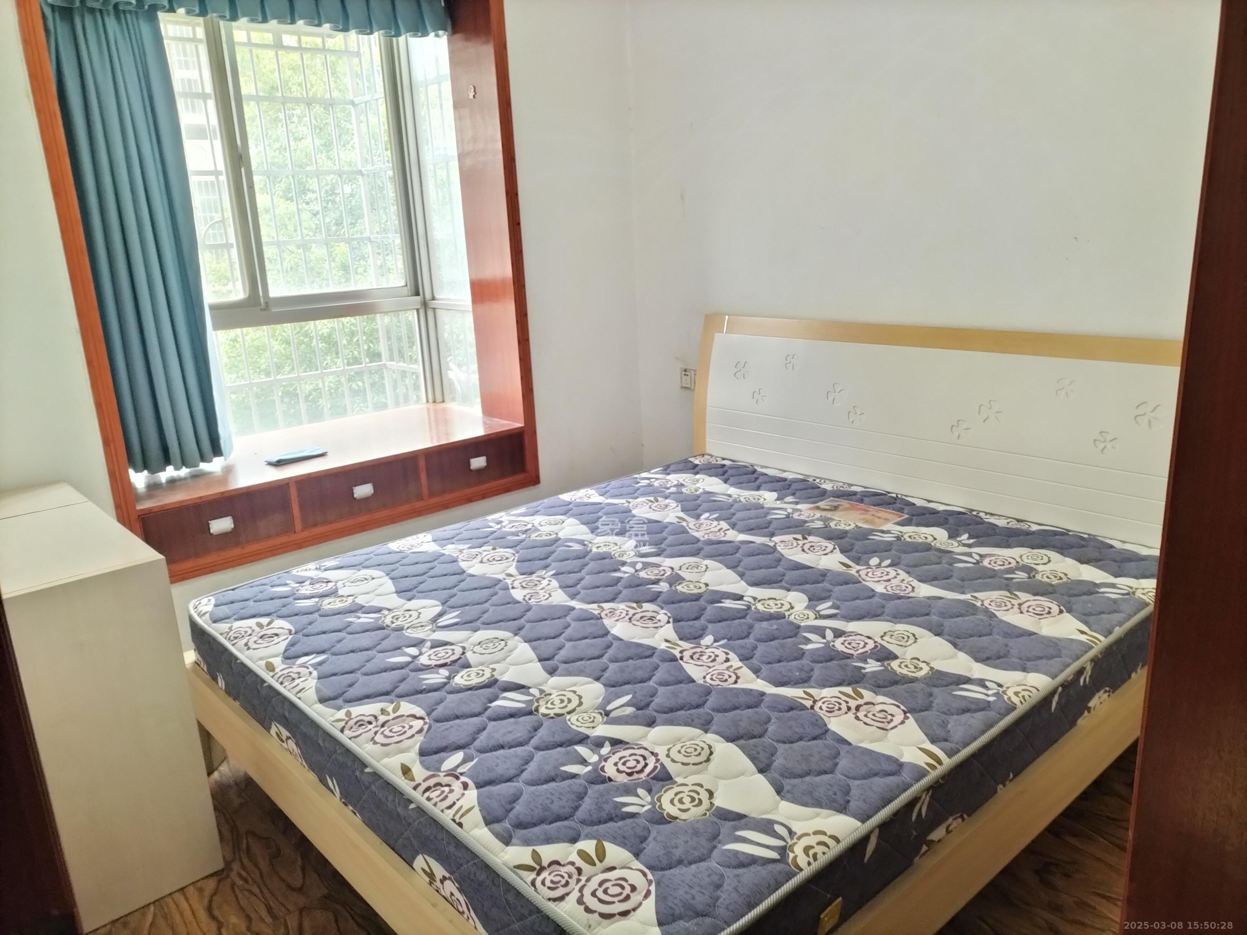 长丰小区 3室2厅1卫 2300.0元/月 长丰小区 3室2厅1卫 2300.0元/月室内图