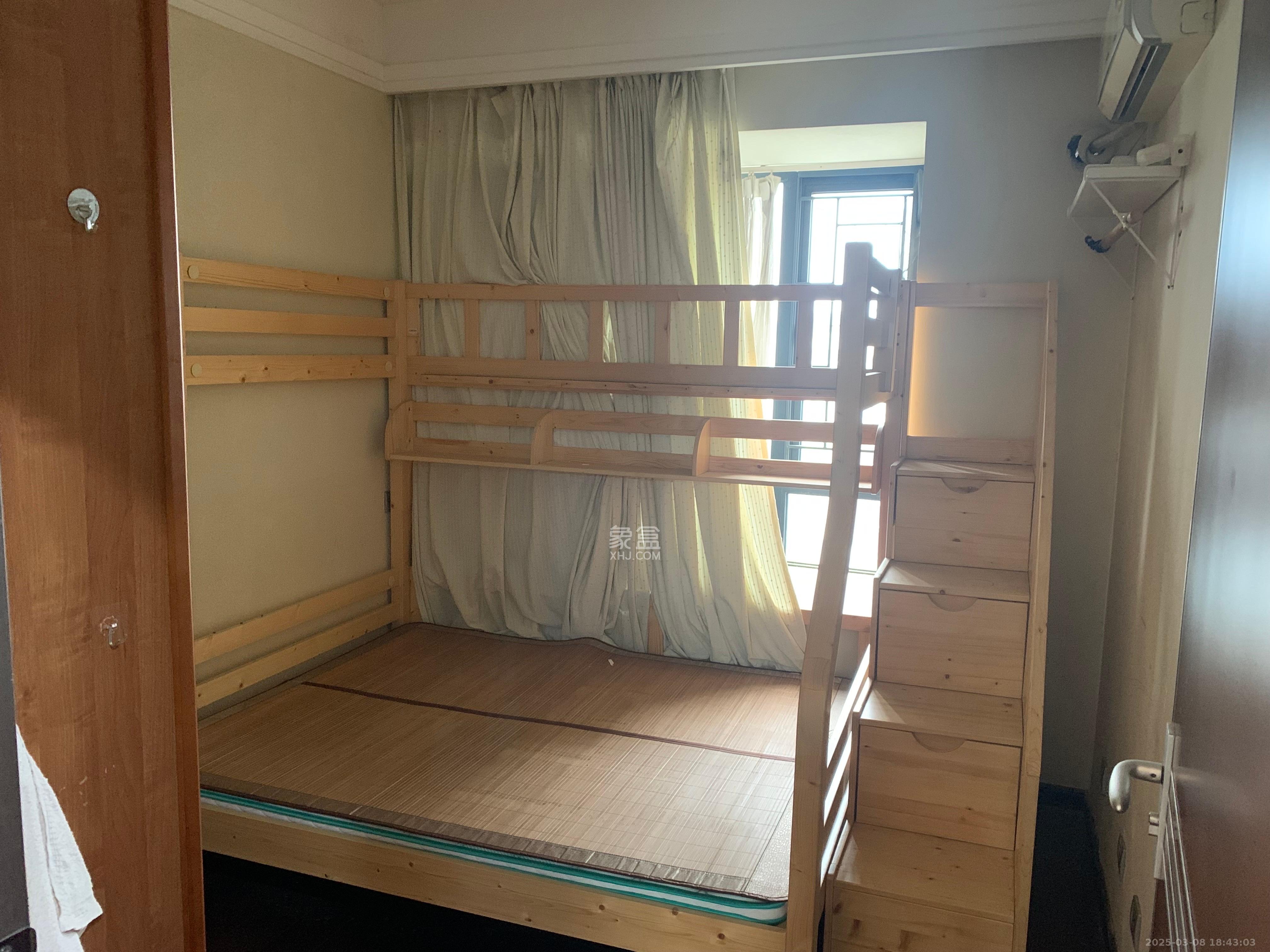 藏珑湖上国际花园 4室2厅2卫 4500.0元/月 藏珑湖上国际花园 4室2厅2卫 4500.0元/月室内图