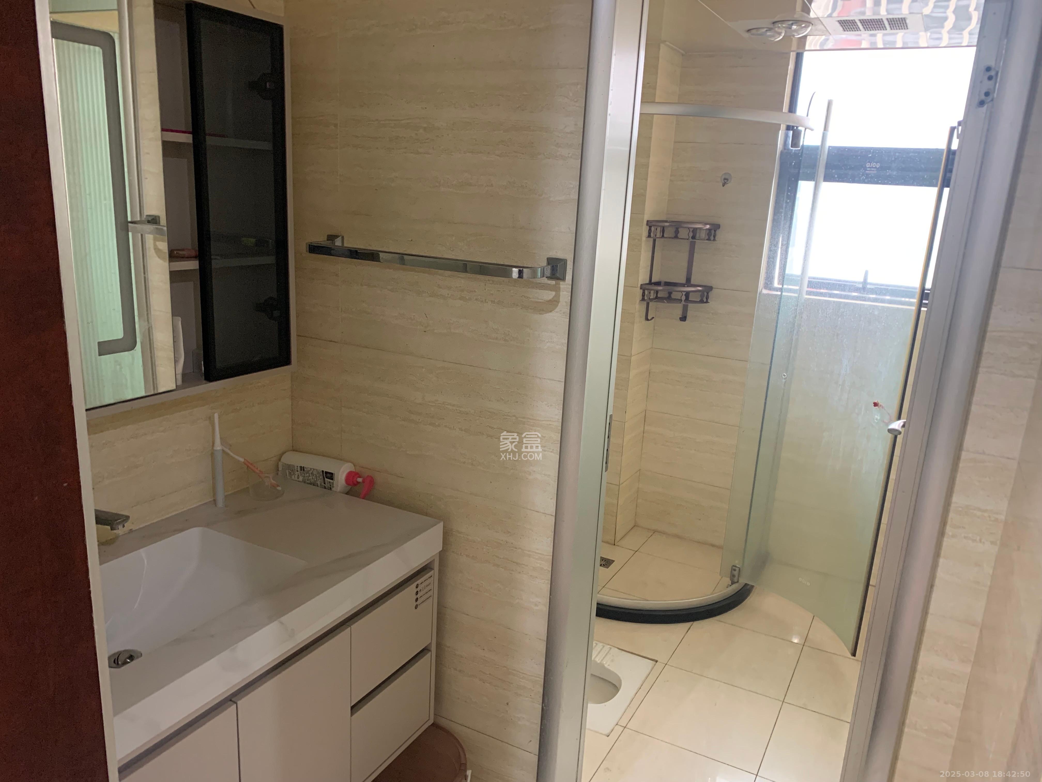 藏珑湖上国际花园 4室2厅2卫 4500.0元/月 藏珑湖上国际花园 4室2厅2卫 4500.0元/月室内图