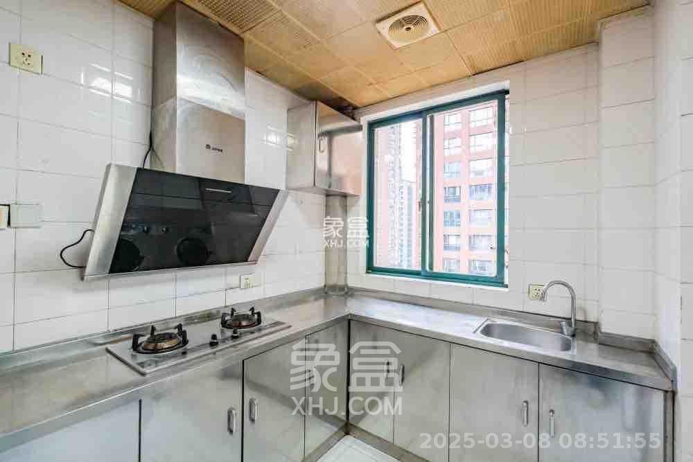 四季阳光花城 4室2厅2卫 4500.0元/月 四季阳光花城 4室2厅2卫 4500.0元/月室内图