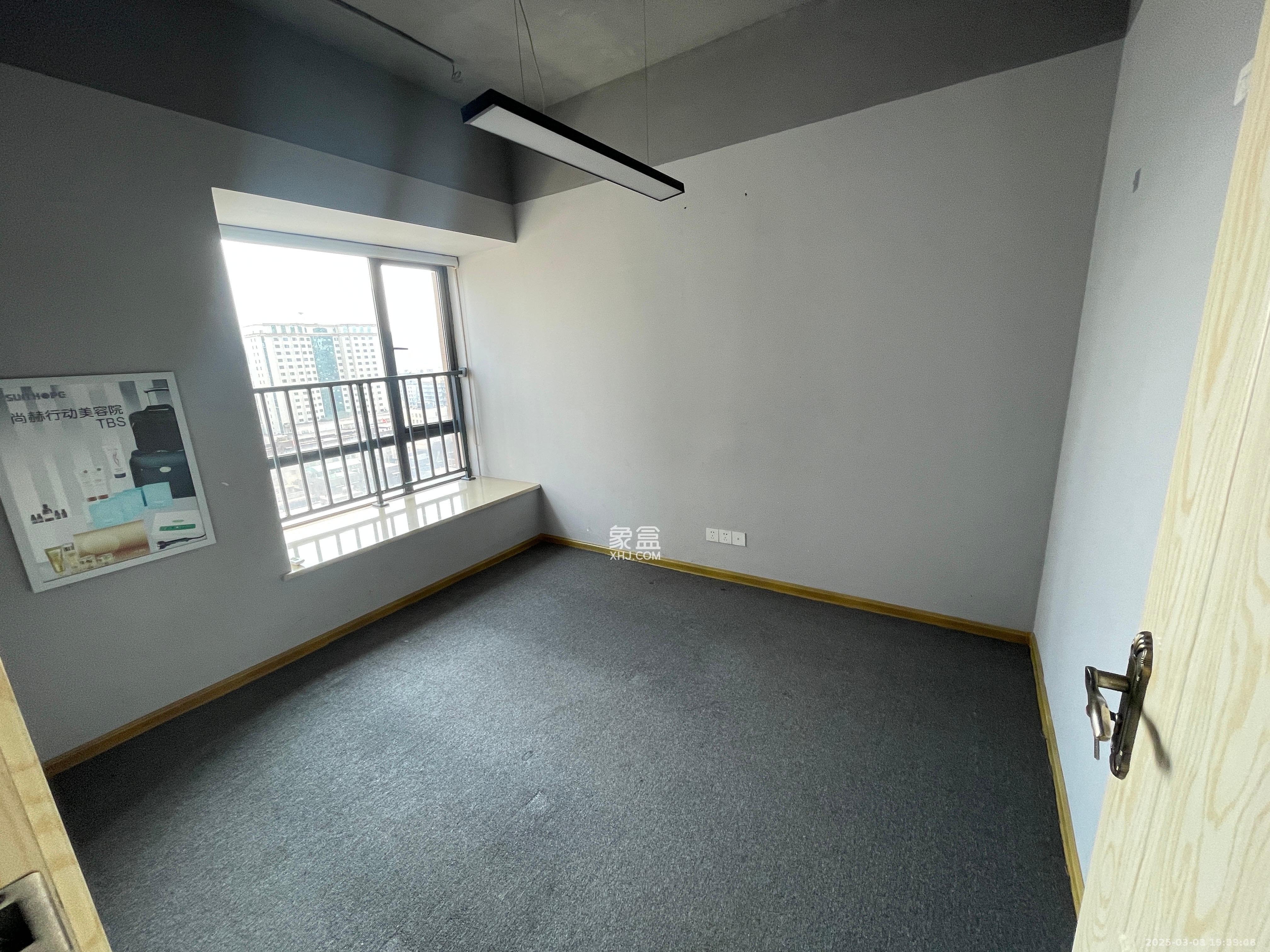 和隆花半里  1室1厅1卫    2500.0元/月 和隆花半里  1室1厅1卫    2500.0元/月