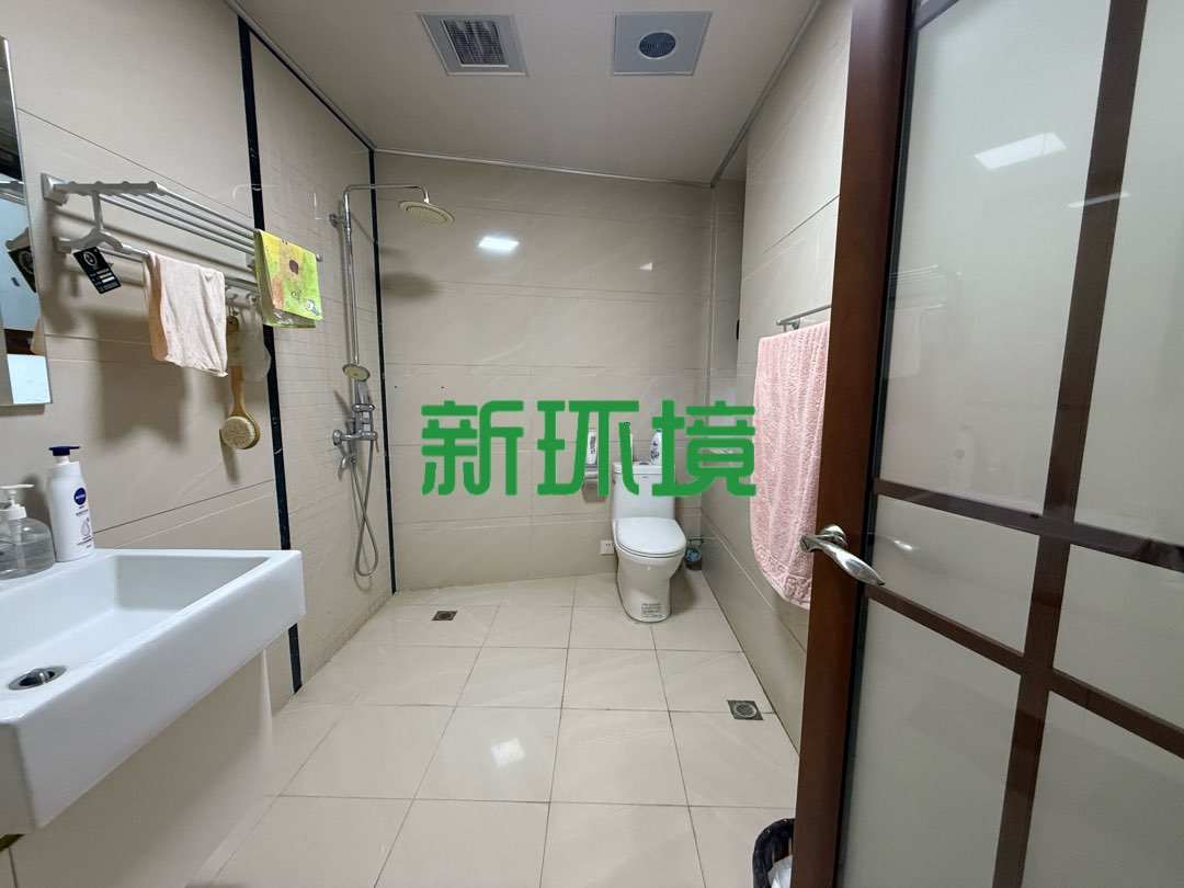 月亮湾一期  5室2厅3卫   85.00万客厅