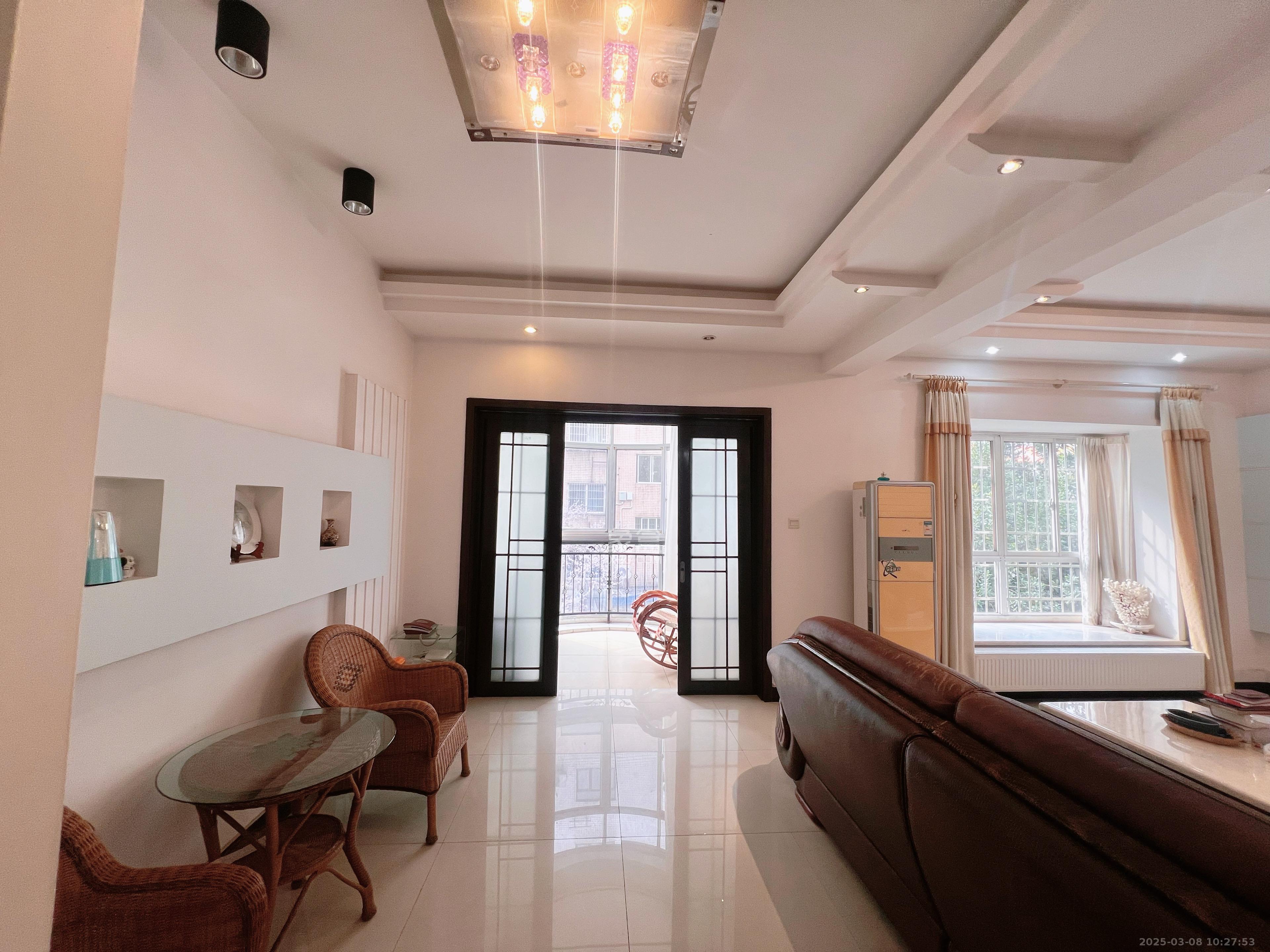 金侨世纪苑 5室2厅3卫 95.0万 金侨世纪苑 5室2厅3卫 95.0万室内图