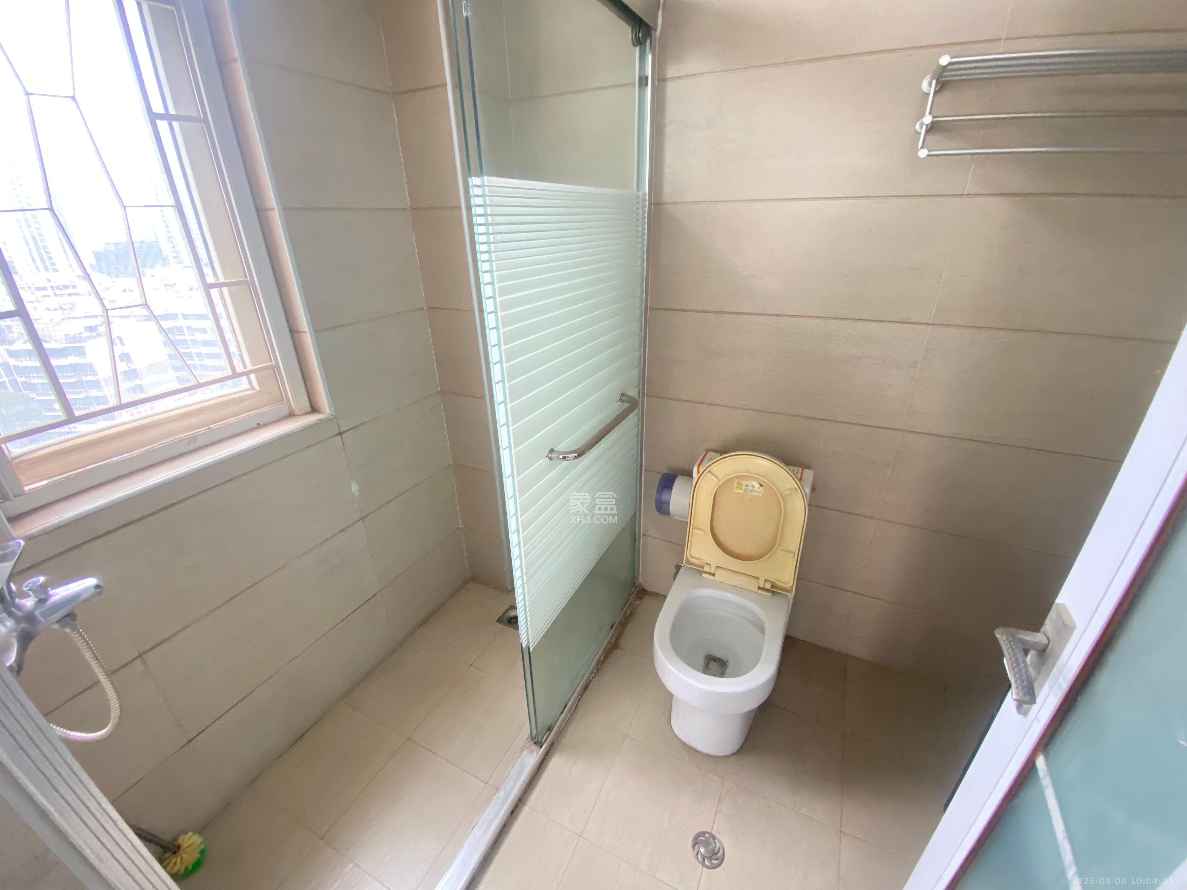 山语城一期  3室2厅2卫    1800.0元/月 山语城一期  3室2厅2卫    1800.0元/月室内图