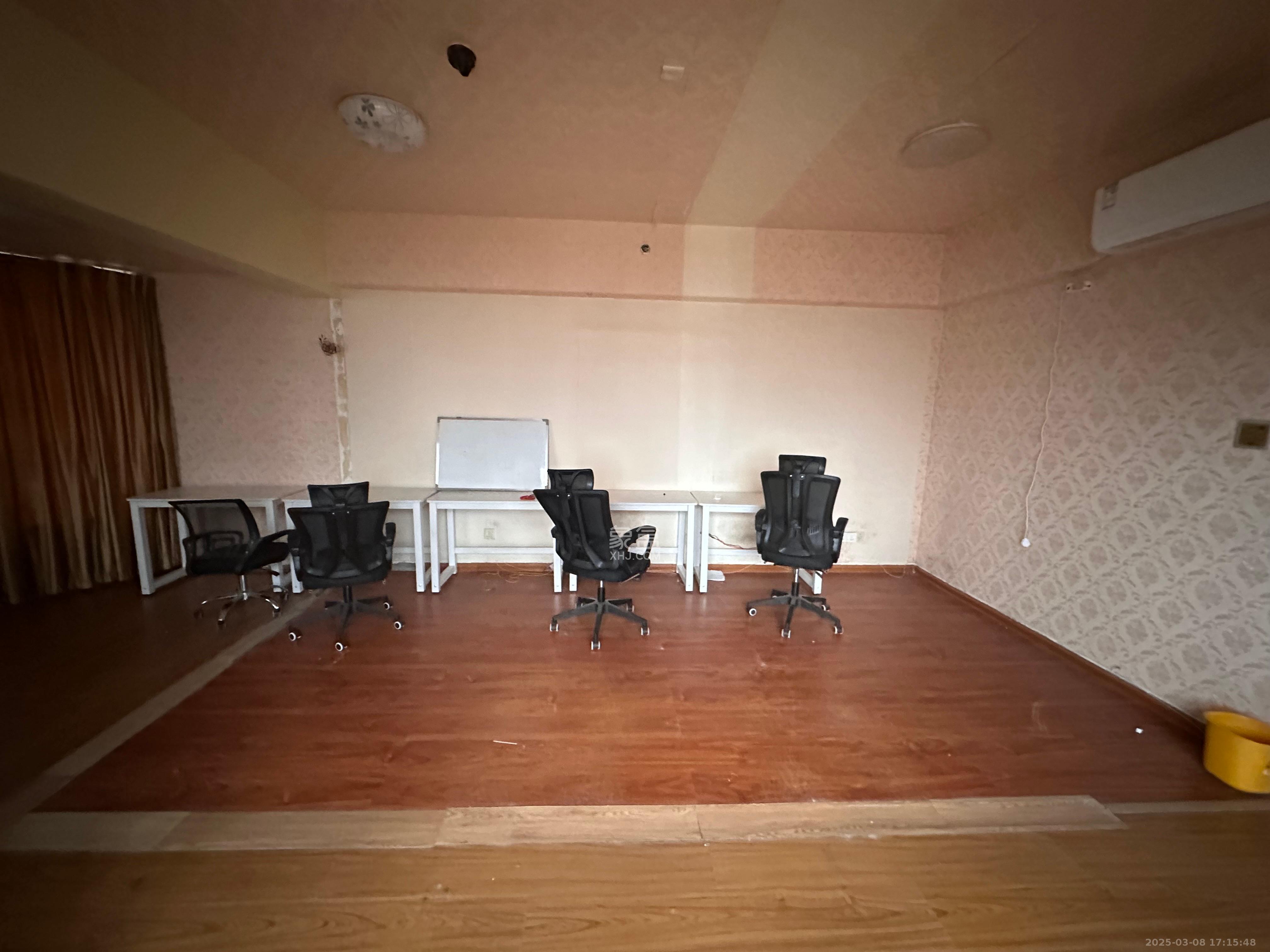 湖南信息大厦 1室1厅1卫 1600.0元/月 湖南信息大厦 1室1厅1卫 1600.0元/月室内图