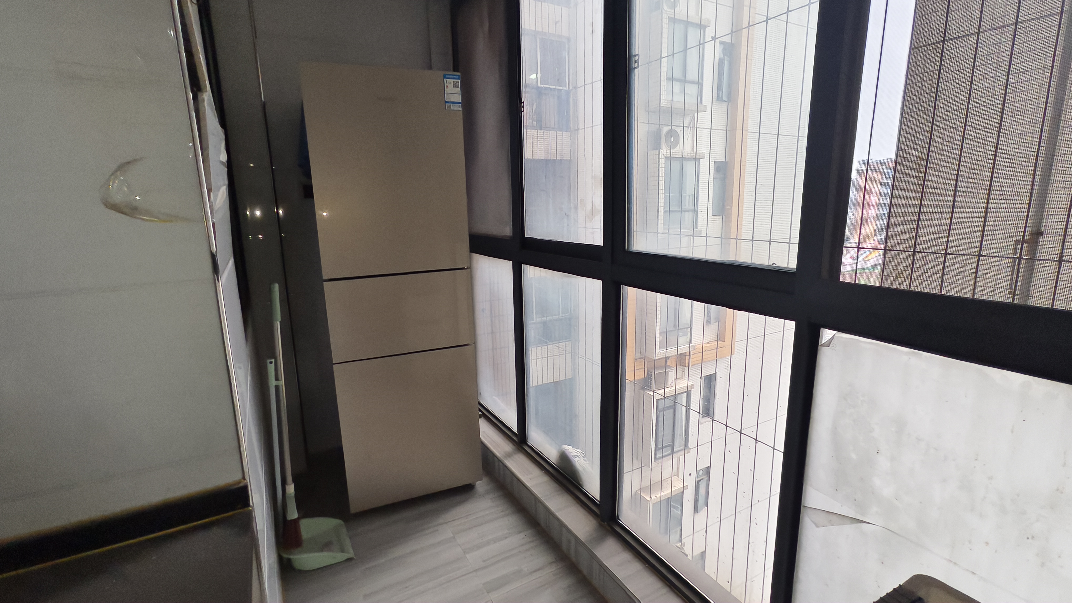 珠江愉景新城  3室2厅2卫   1800.00元/月室内图