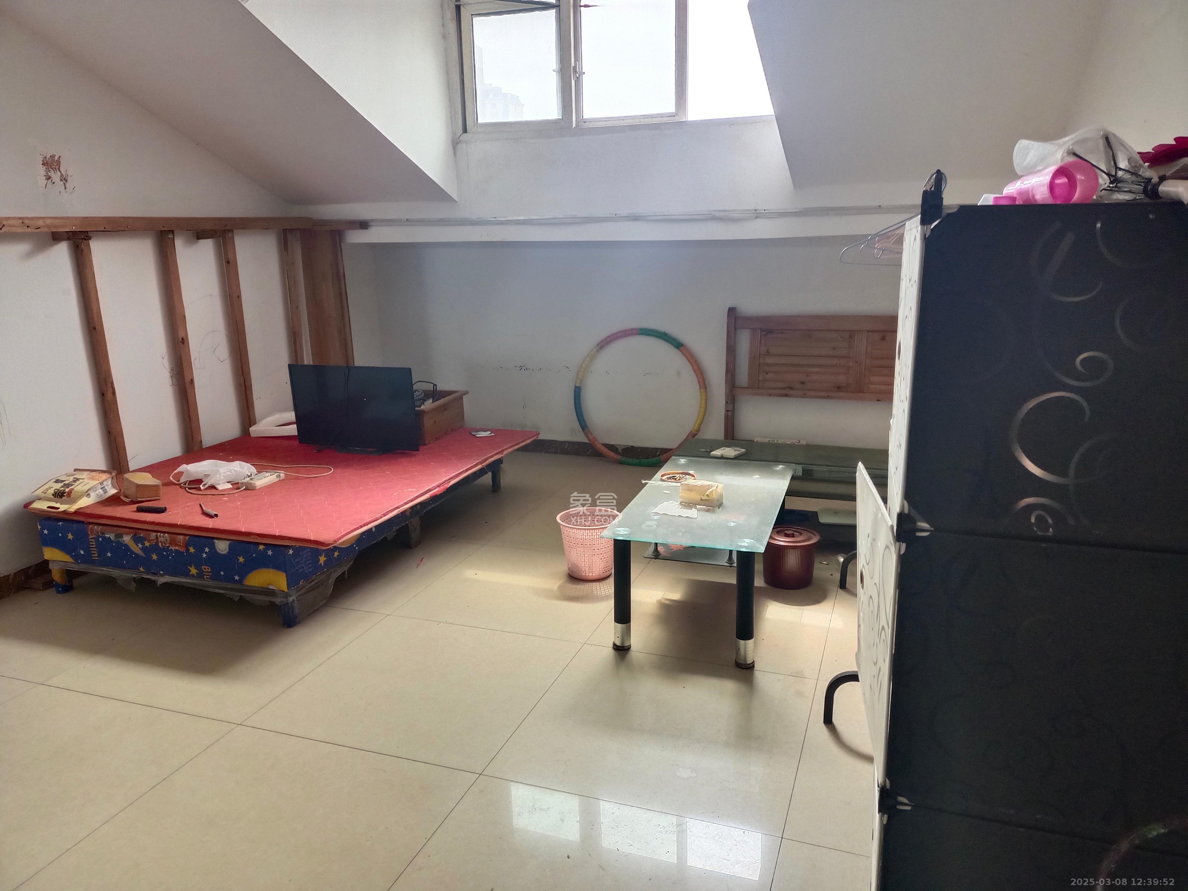 鄱阳小区  1室1厅1卫    700.0元/月 鄱阳小区  1室1厅1卫    700.0元/月室内图