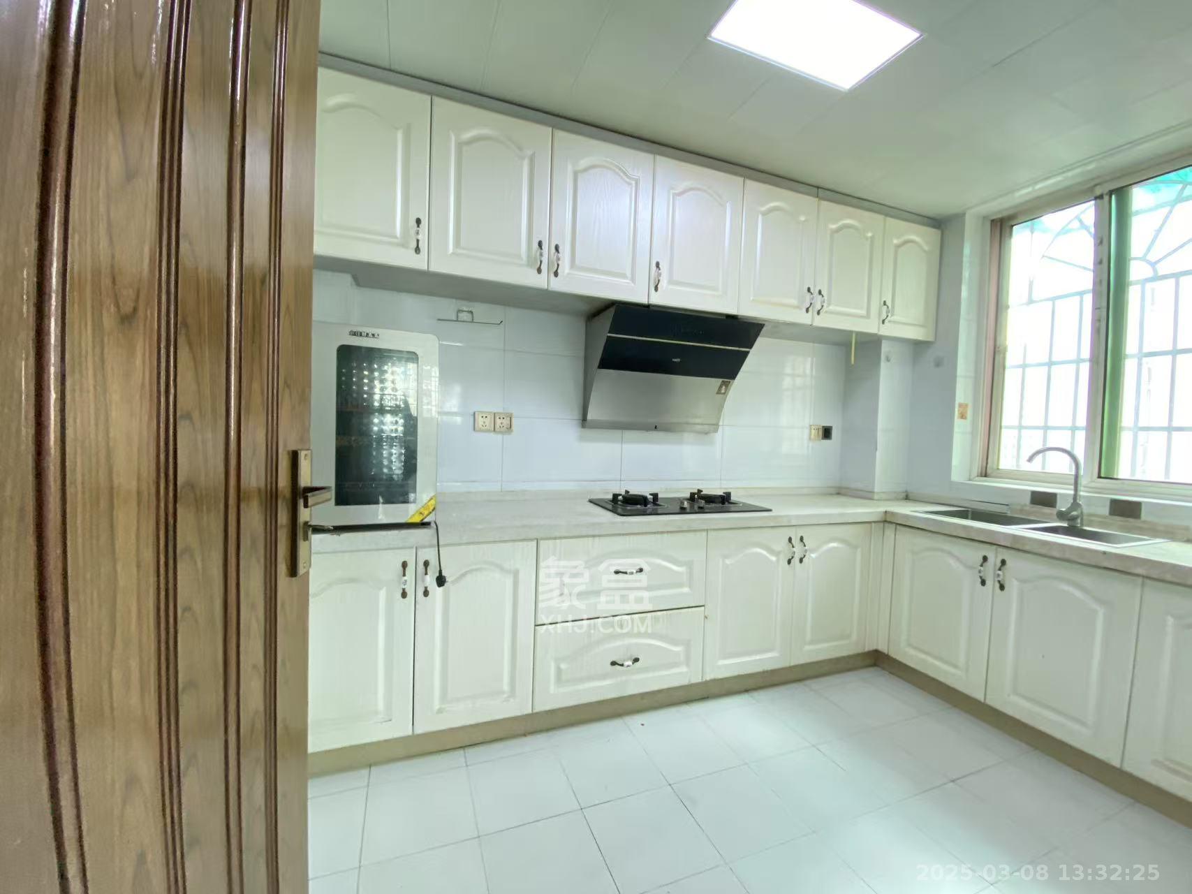 金蕾苑 4室2厅1卫 3700.0元/月 金蕾苑 4室2厅1卫 3700.0元/月室内图