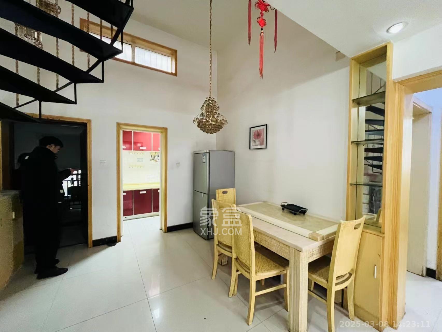 麓谷锦和园 4室2厅2卫 2600.0元/月 麓谷锦和园 4室2厅2卫 2600.0元/月室内图