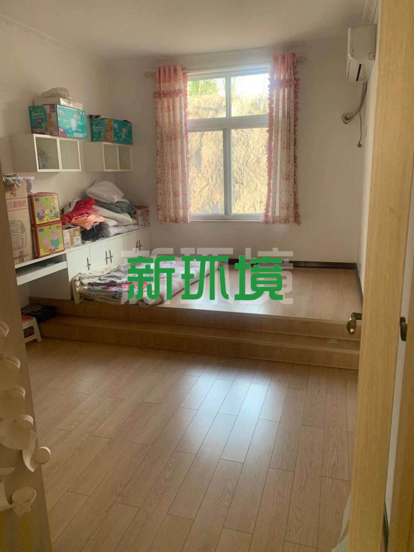 天健佳苑  3室2厅2卫   60.00万客厅