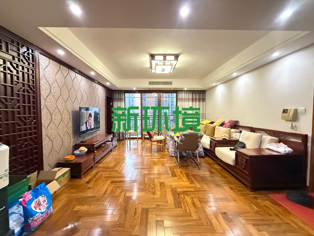月亮湾一期  5室2厅3卫   85.00万客厅