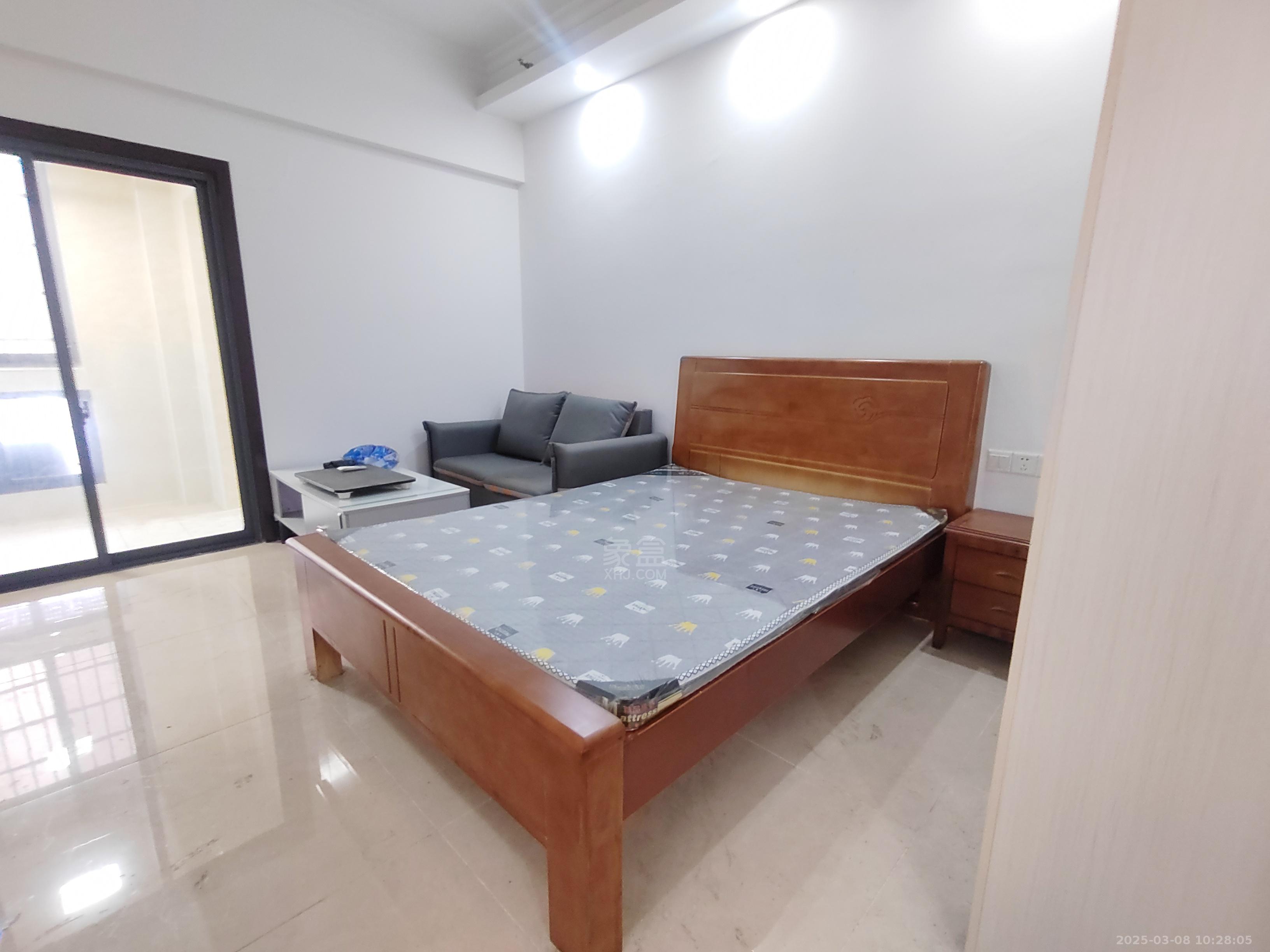 东城商业广场(东成) 1室1厅1卫 1300.0元/月 东城商业广场(东成) 1室1厅1卫 1300.0元/月室内图