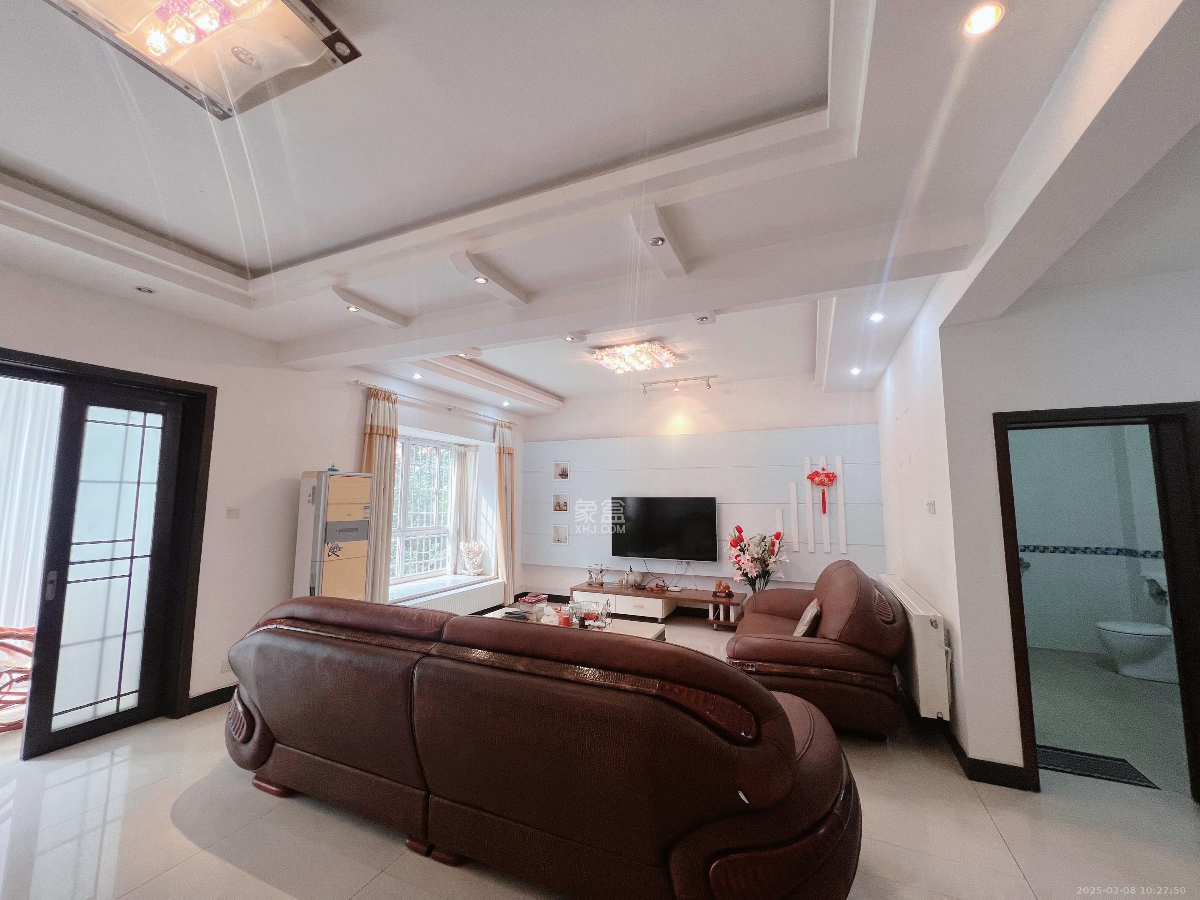 金侨世纪苑 5室2厅3卫 95.0万 金侨世纪苑 5室2厅3卫 95.0万室内图