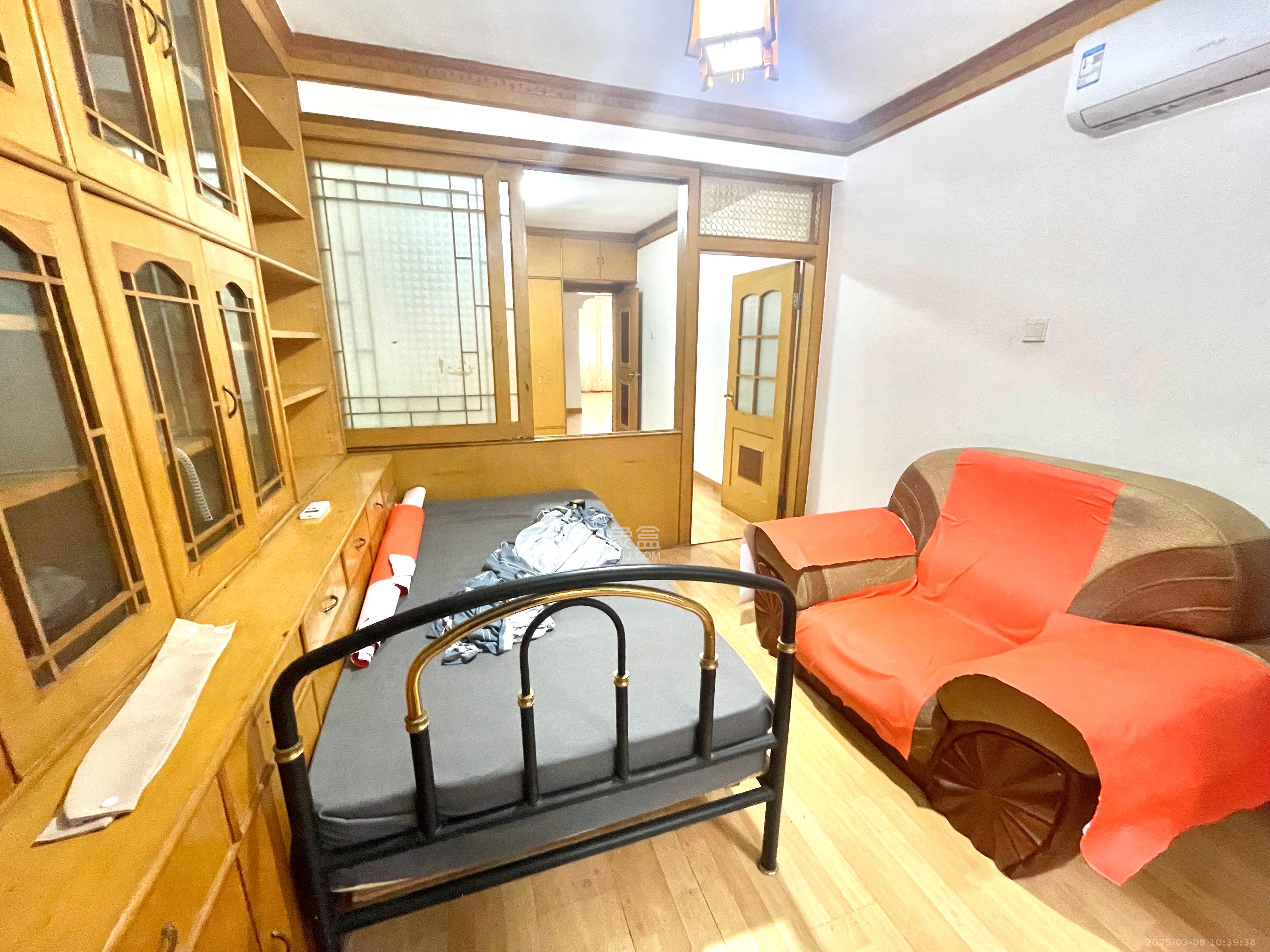 公路局宿舍  4室2厅1卫   2200.00元/月室内图