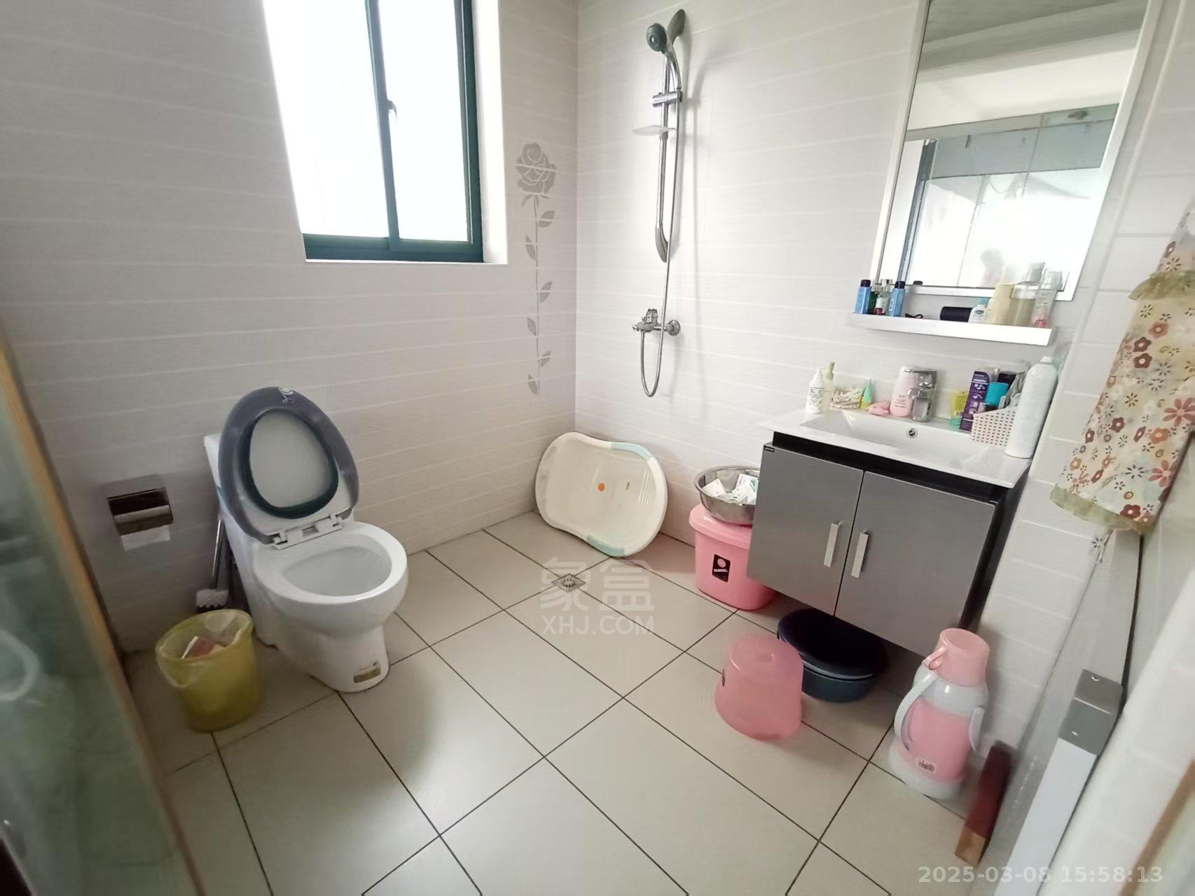 经世皇城 3室2厅2卫 2200.0元/月 经世皇城 3室2厅2卫 2200.0元/月室内图