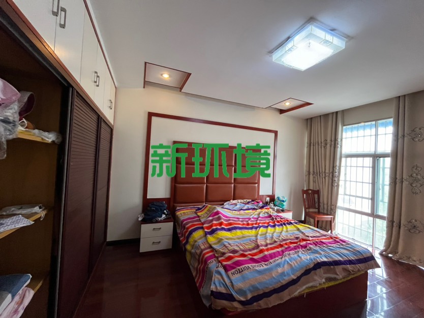 幸福阳光小区  3室2厅2卫   70.00万客厅