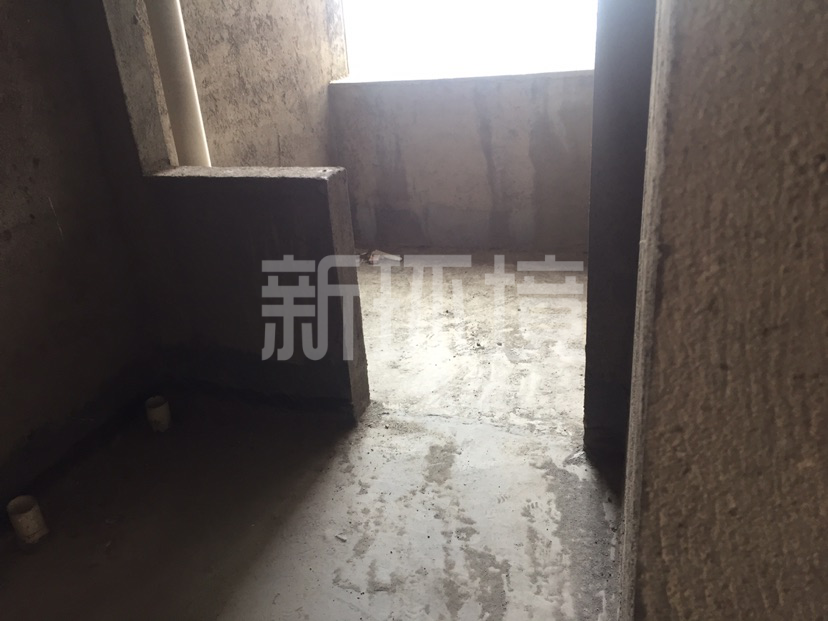 广茂园二期  6室2厅4卫   120.00万客厅