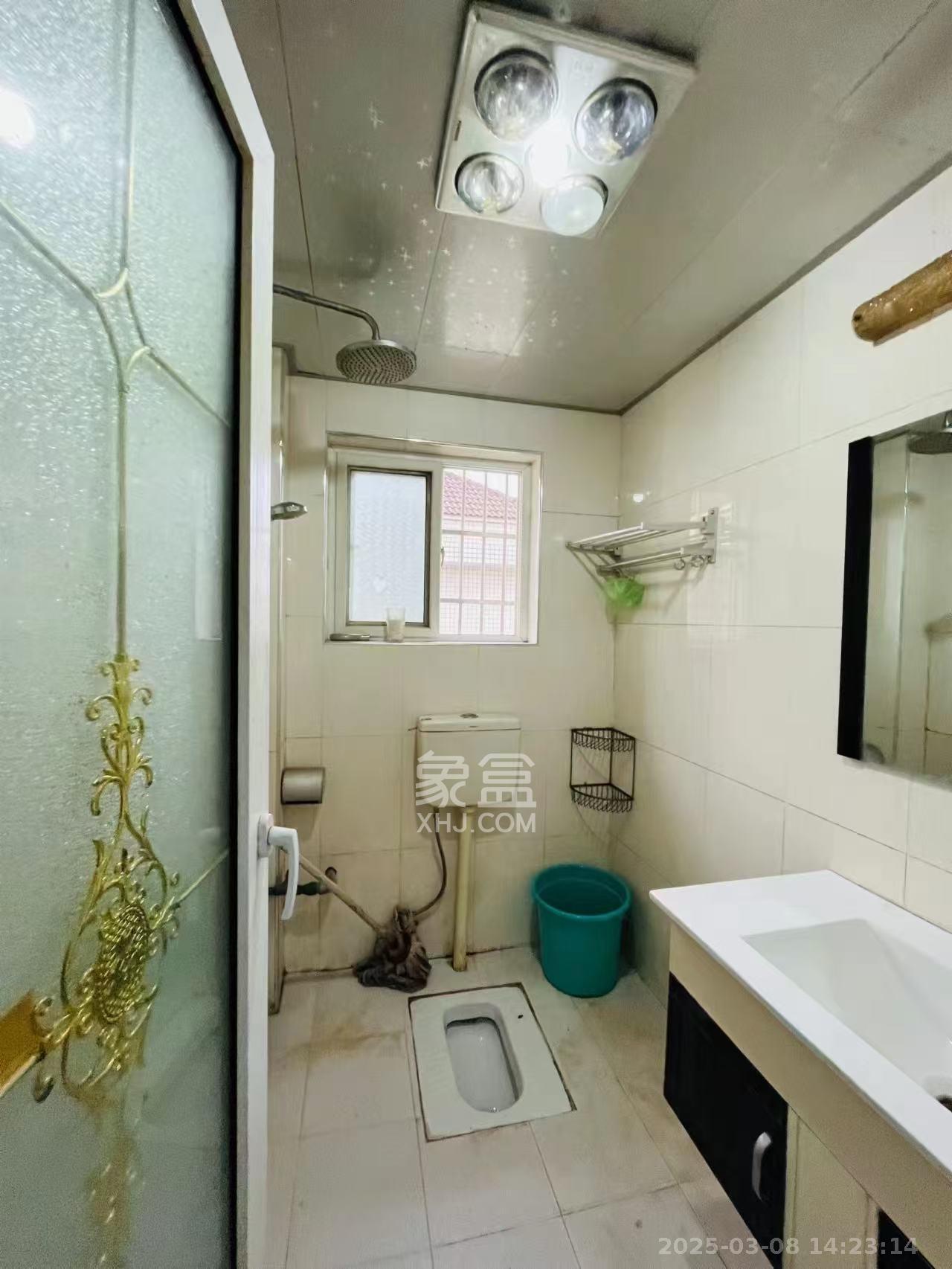 麓谷锦和园 4室2厅2卫 2600.0元/月 麓谷锦和园 4室2厅2卫 2600.0元/月室内图