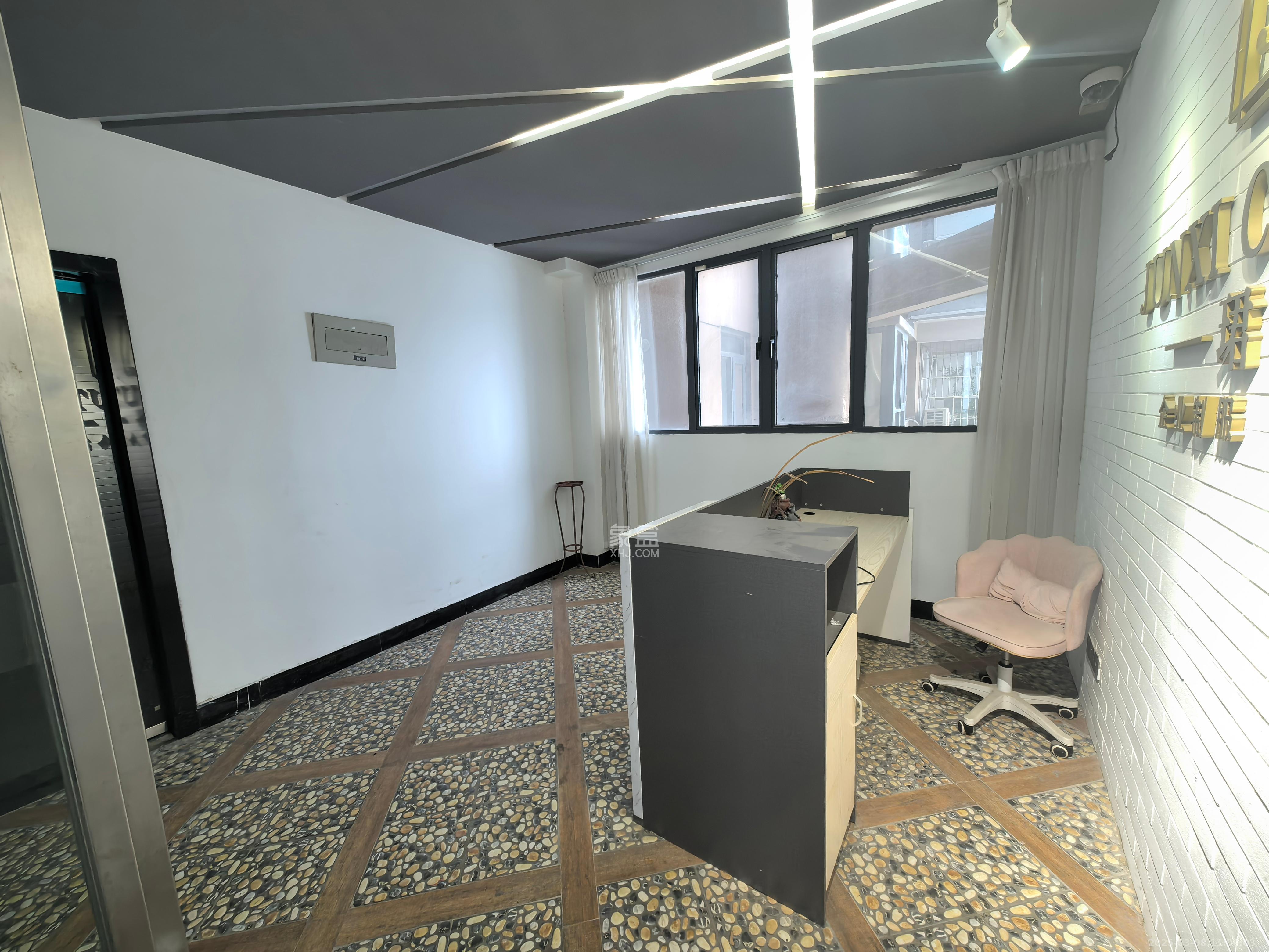 湘江世纪城富湾国际  4室2厅3卫    10000.0元/月 湘江世纪城富湾国际  4室2厅3卫    10000.0元/月