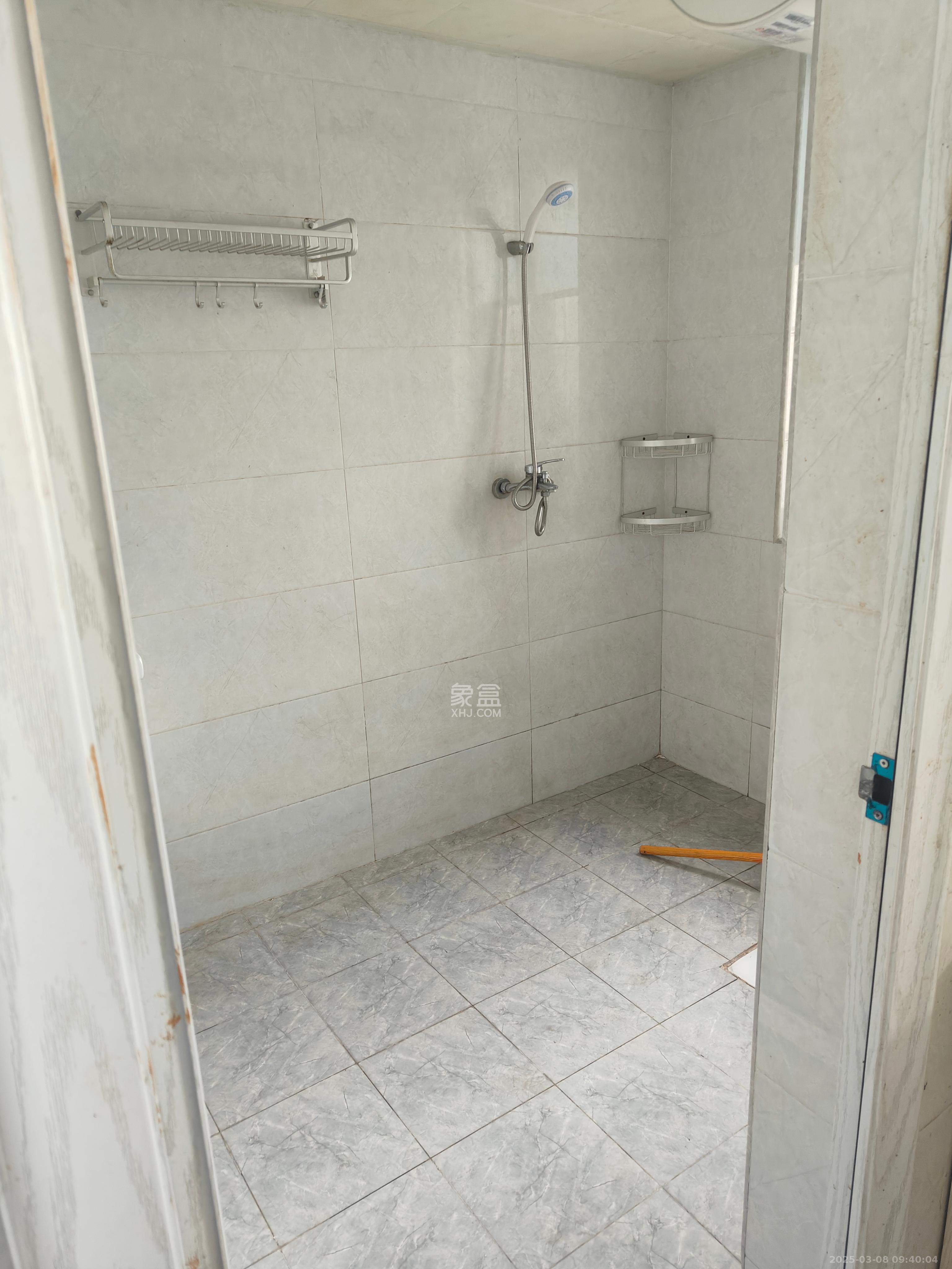 蝴蝶谷 1室1厅1卫 1200.0元/月 蝴蝶谷 1室1厅1卫 1200.0元/月室内图