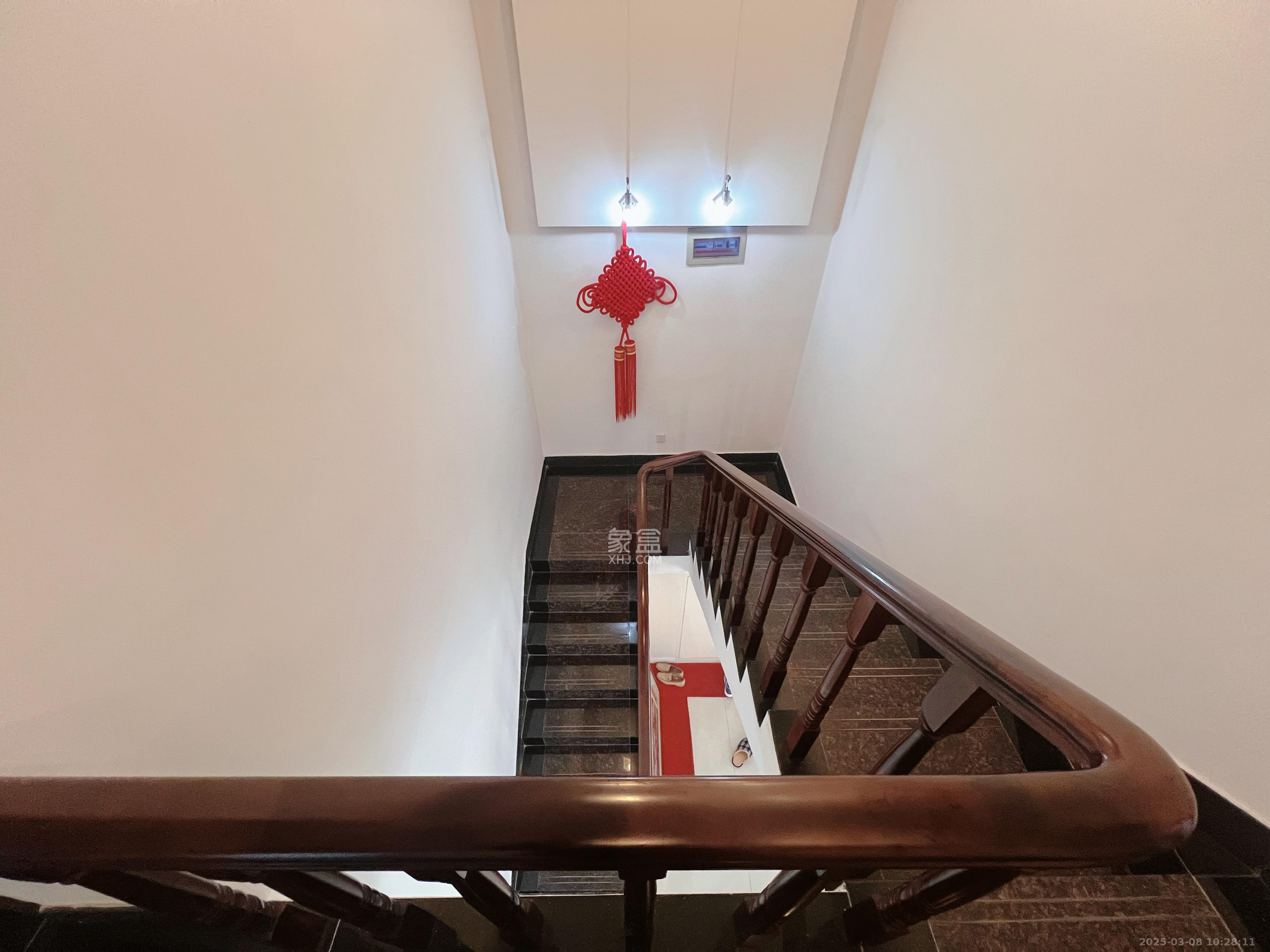 金侨世纪苑 5室2厅3卫 95.0万 金侨世纪苑 5室2厅3卫 95.0万室内图