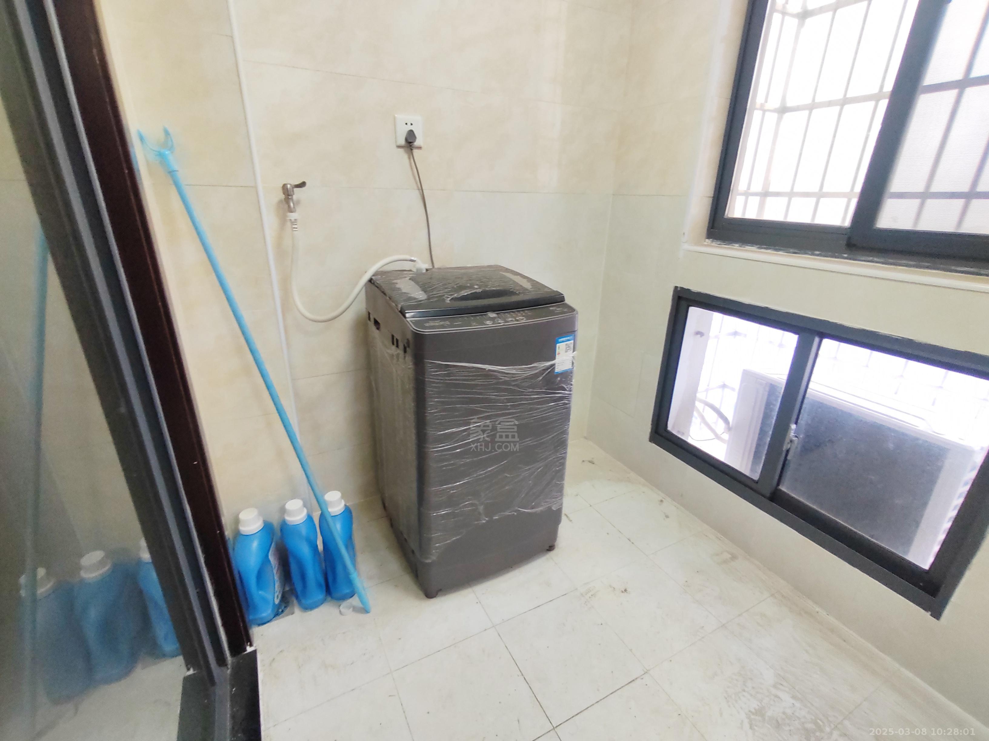 东城商业广场(东成) 1室1厅1卫 1300.0元/月 东城商业广场(东成) 1室1厅1卫 1300.0元/月室内图