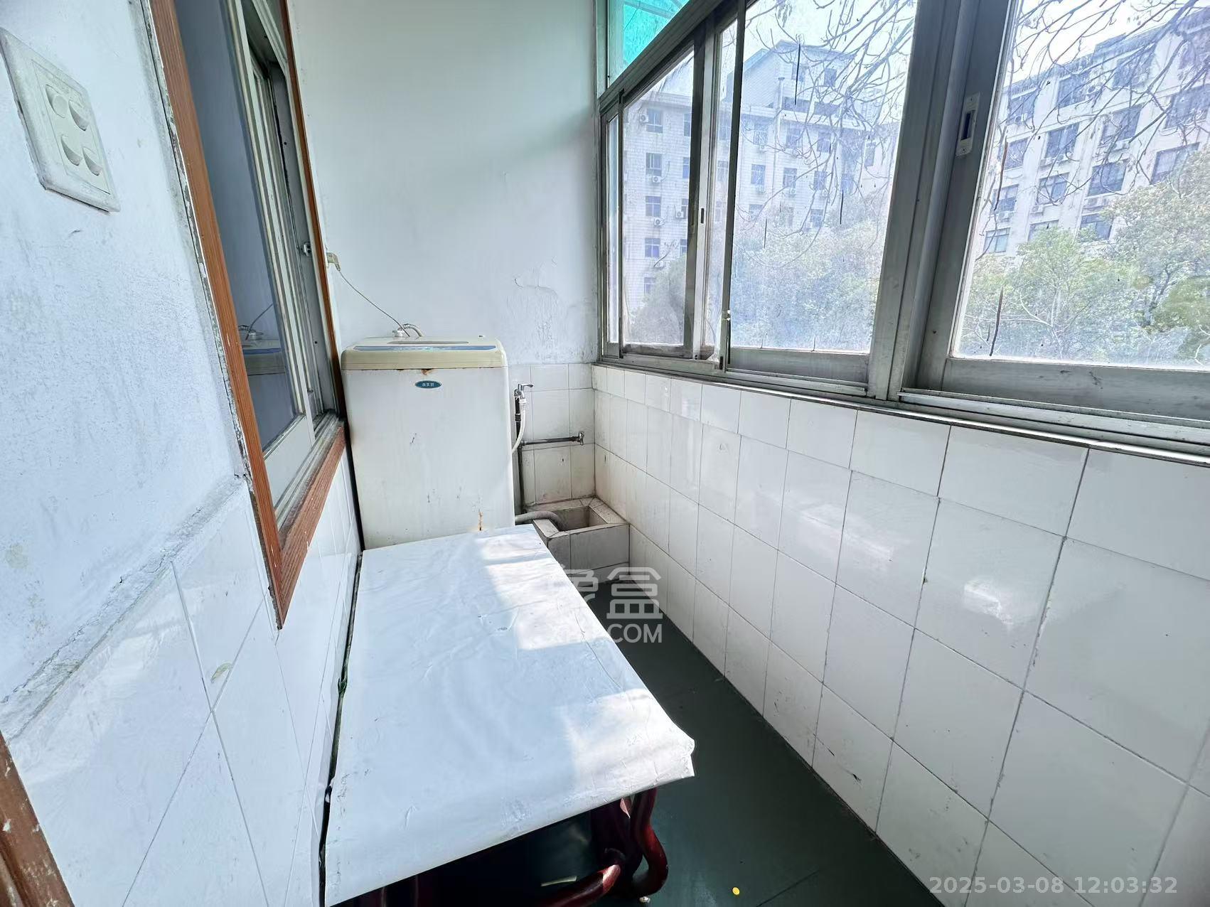 袁家岭省煤炭厅宿舍（芙蓉区省煤炭局小区）  3室2厅1卫   1900.00元/月室内图